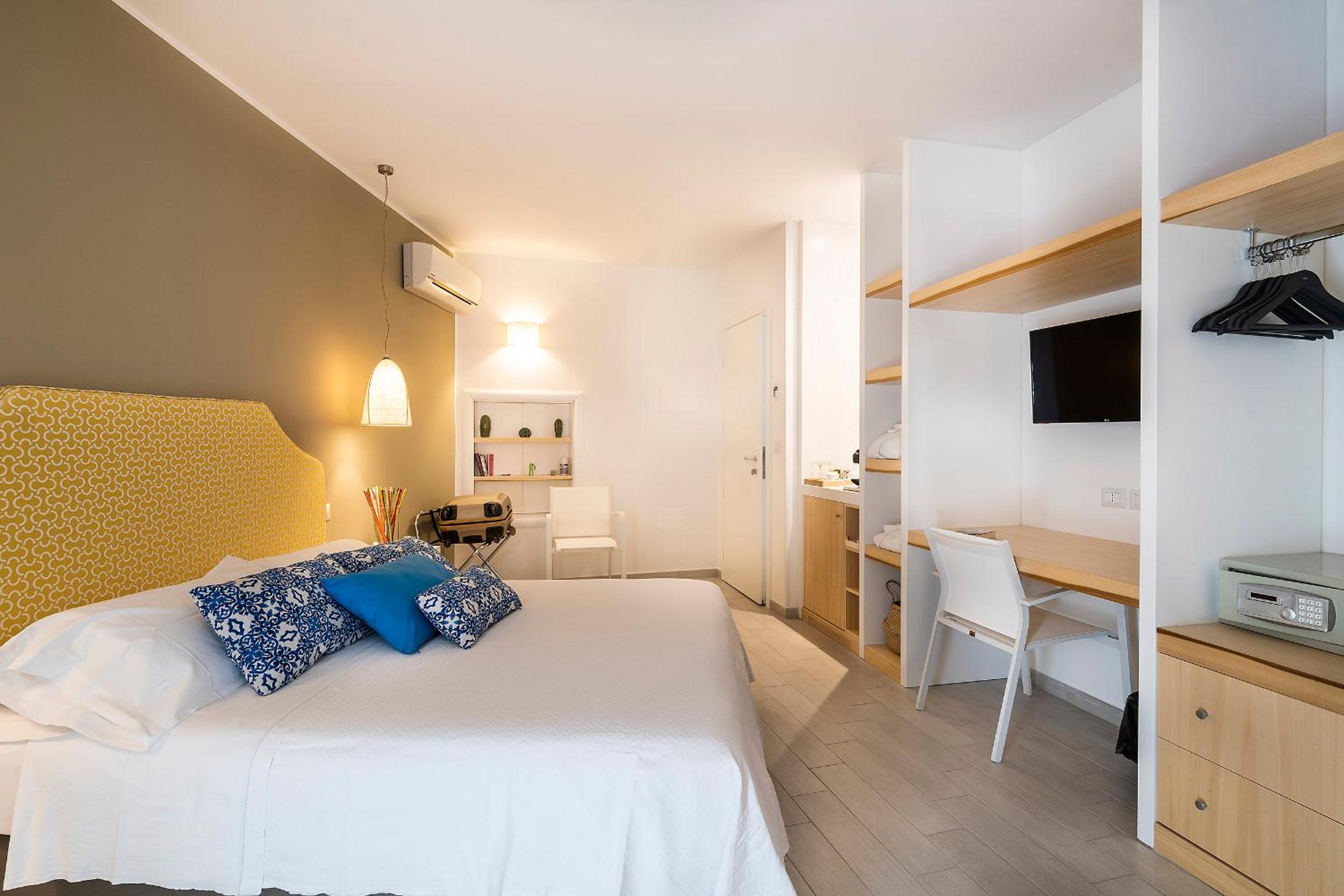Suite with Terrace - Photo 3