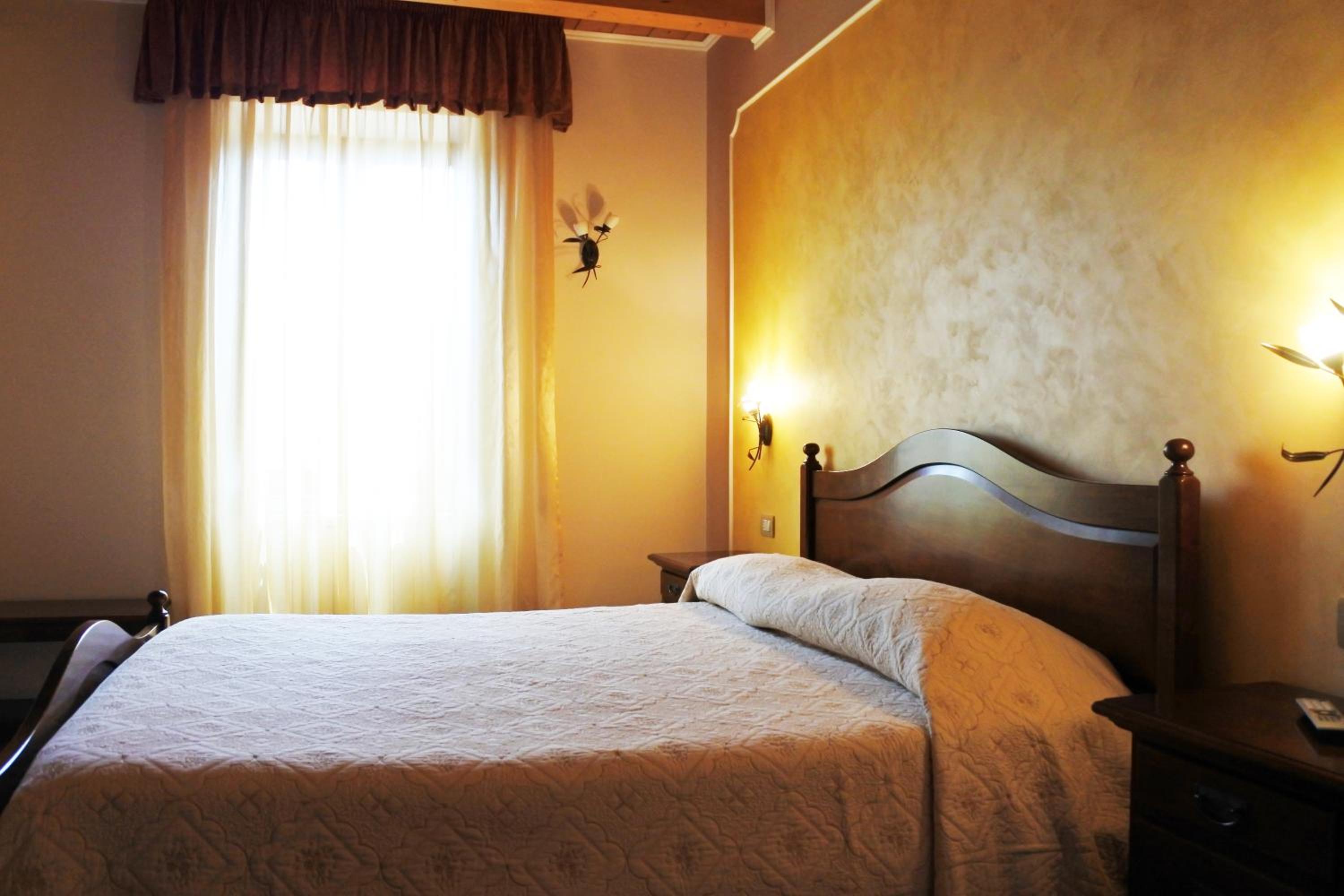 Double Room with Private Bathroom - Photo 2