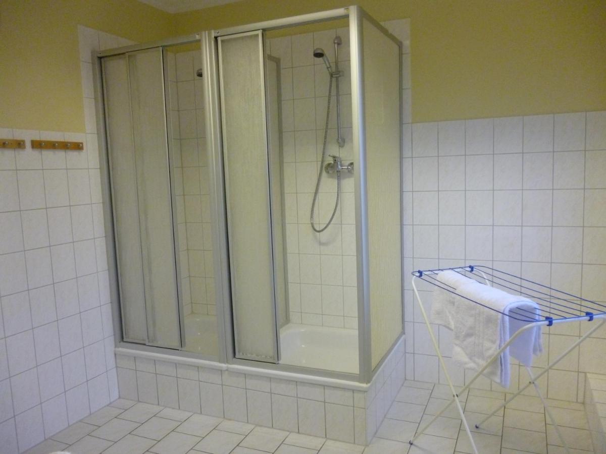 Twin Room with Shared Bathroom photo 3