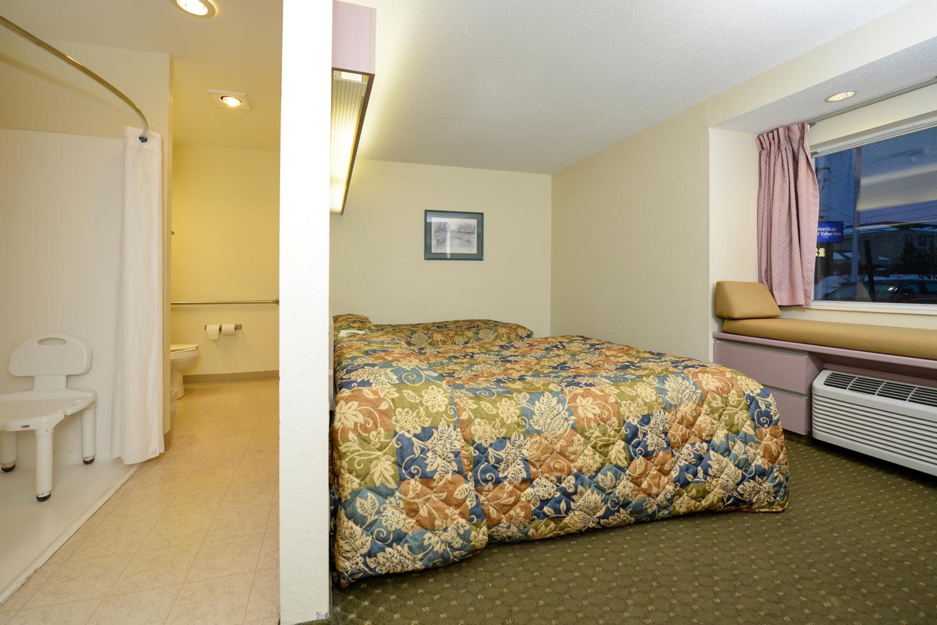 Queen Room - Non-Smoking - Photo 1