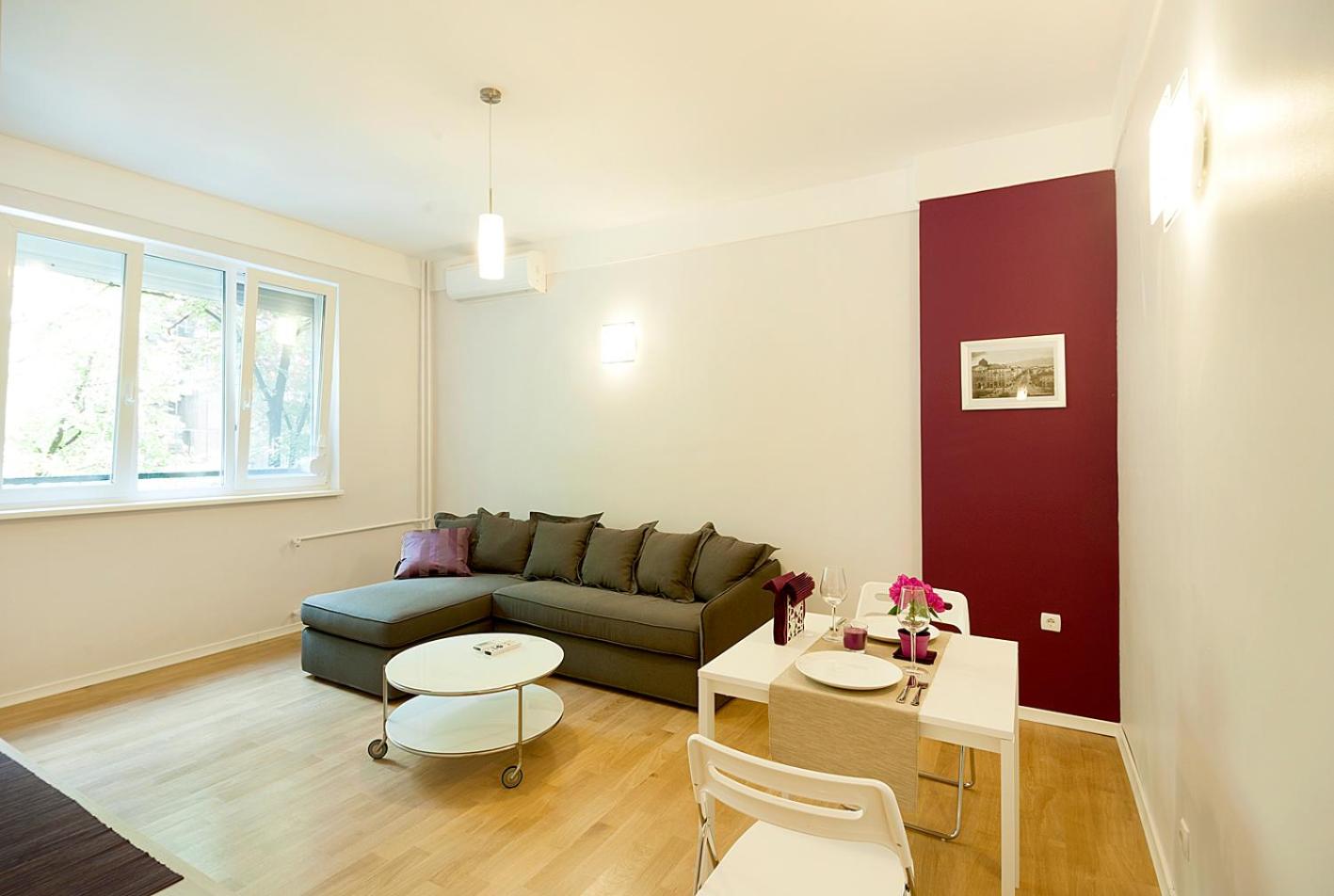 Apartment with Balcony - Photo 2