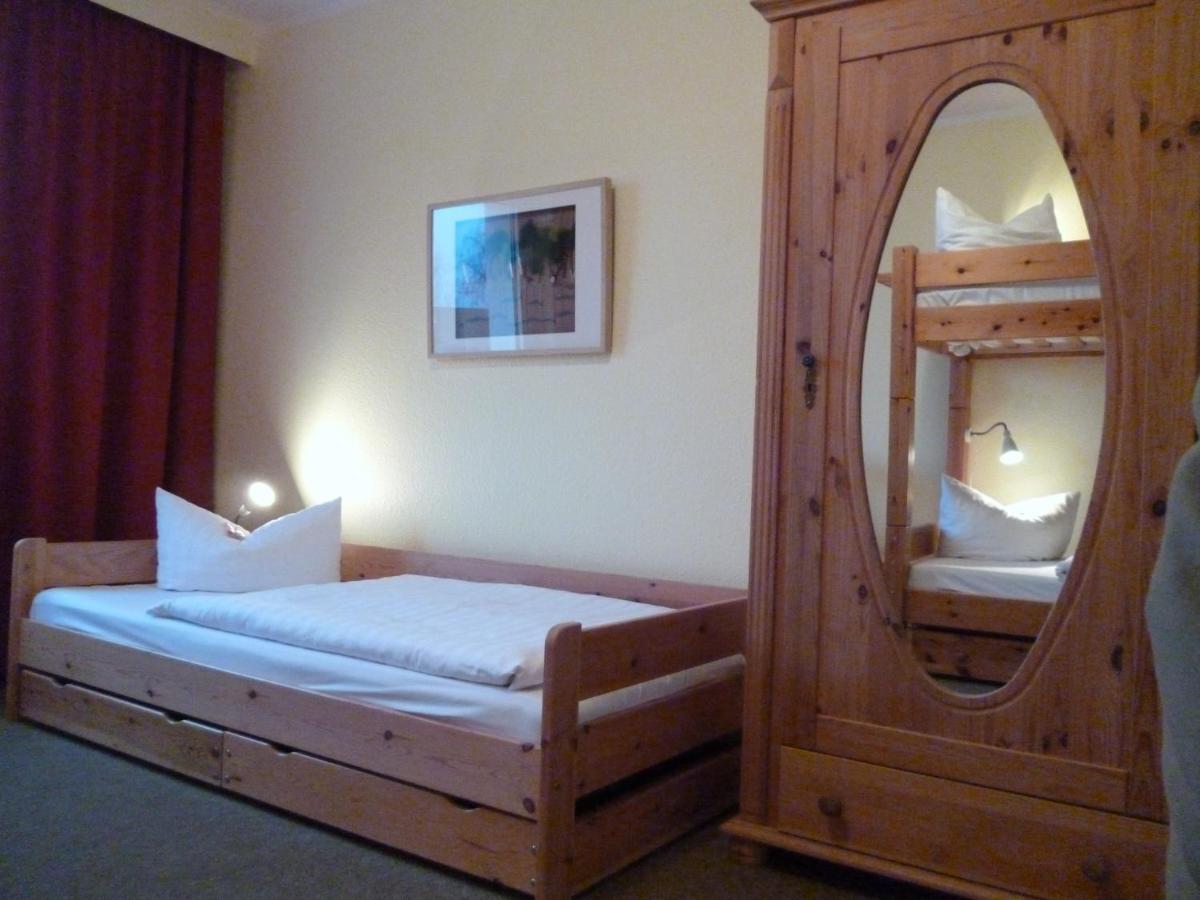 Triple Room with Shared Bathroom photo 2