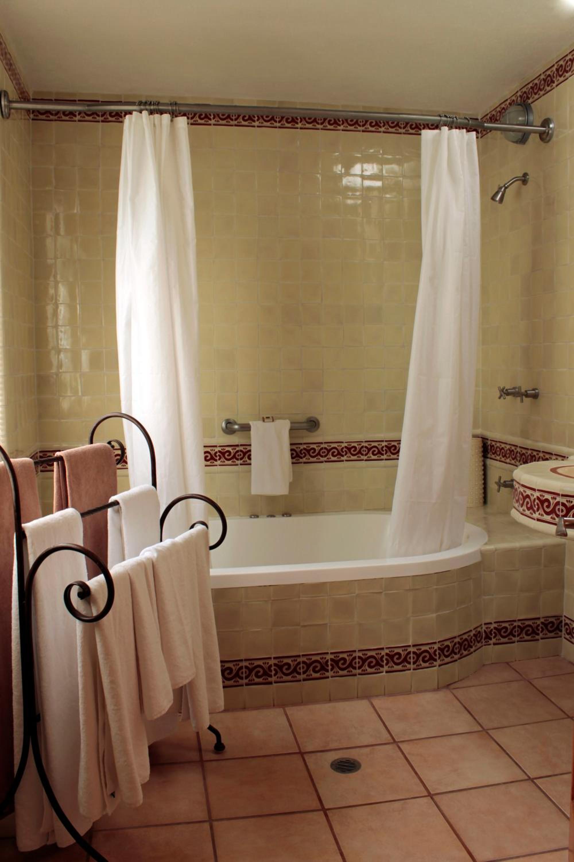 Suite - Photo 28