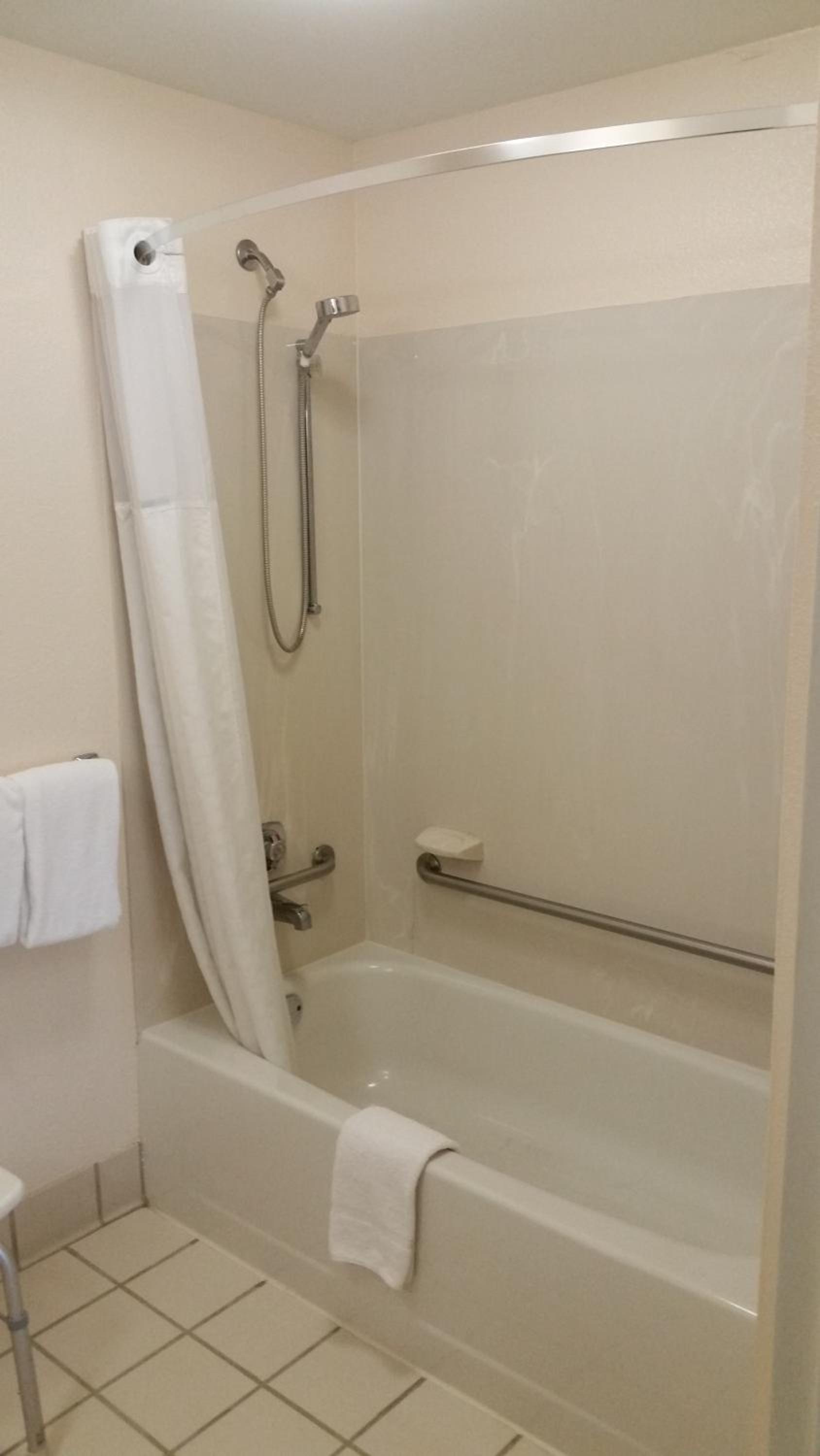 King Room - Mobility Accessible/Non-Smoking photo 3