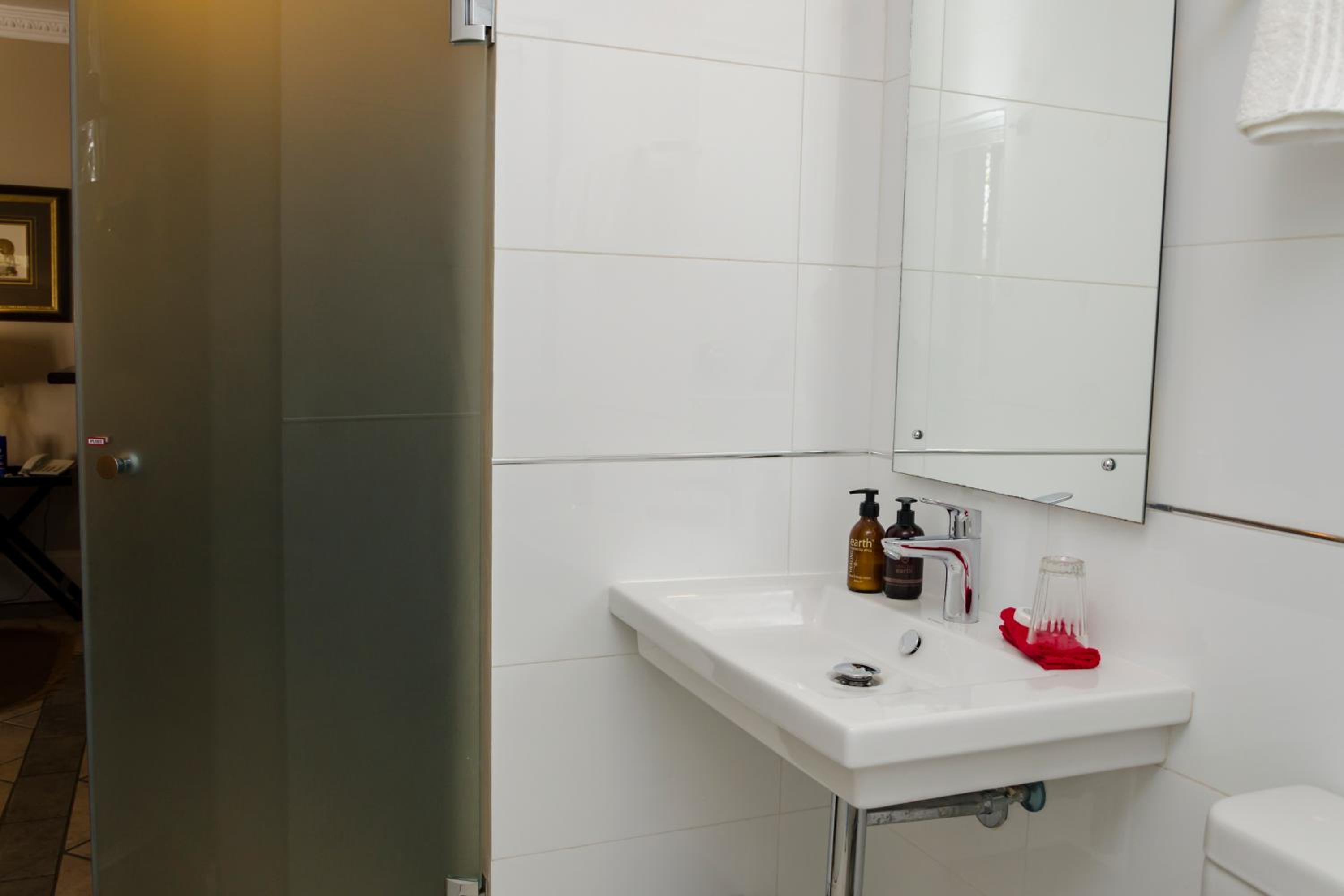 Twin/Double Room - Photo 16