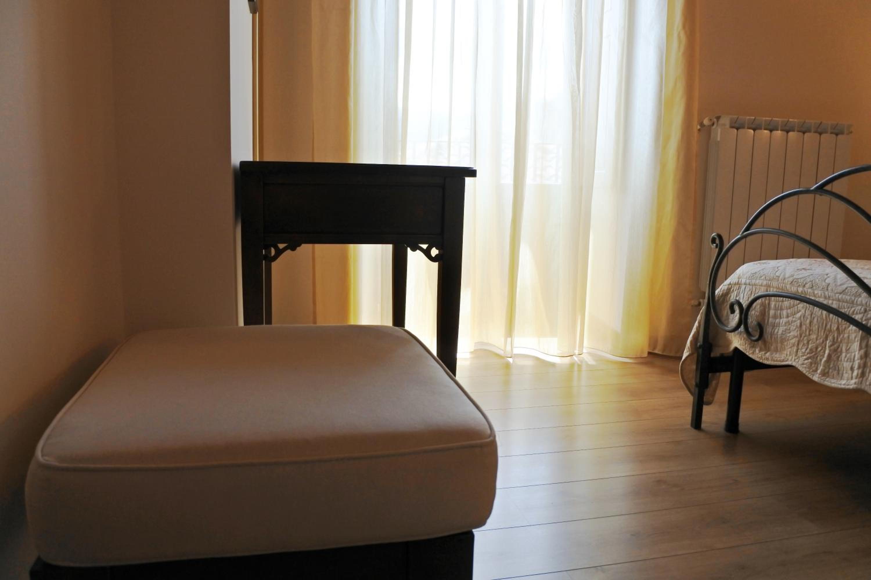 Deluxe Double Room with Balcony - Photo 5
