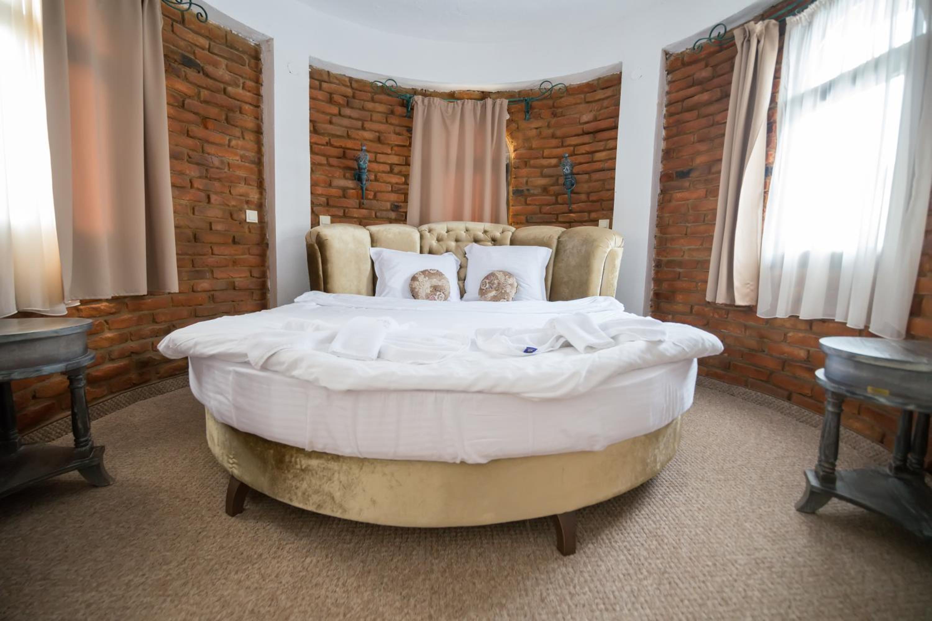 Queen Room with Garden View - Photo 13