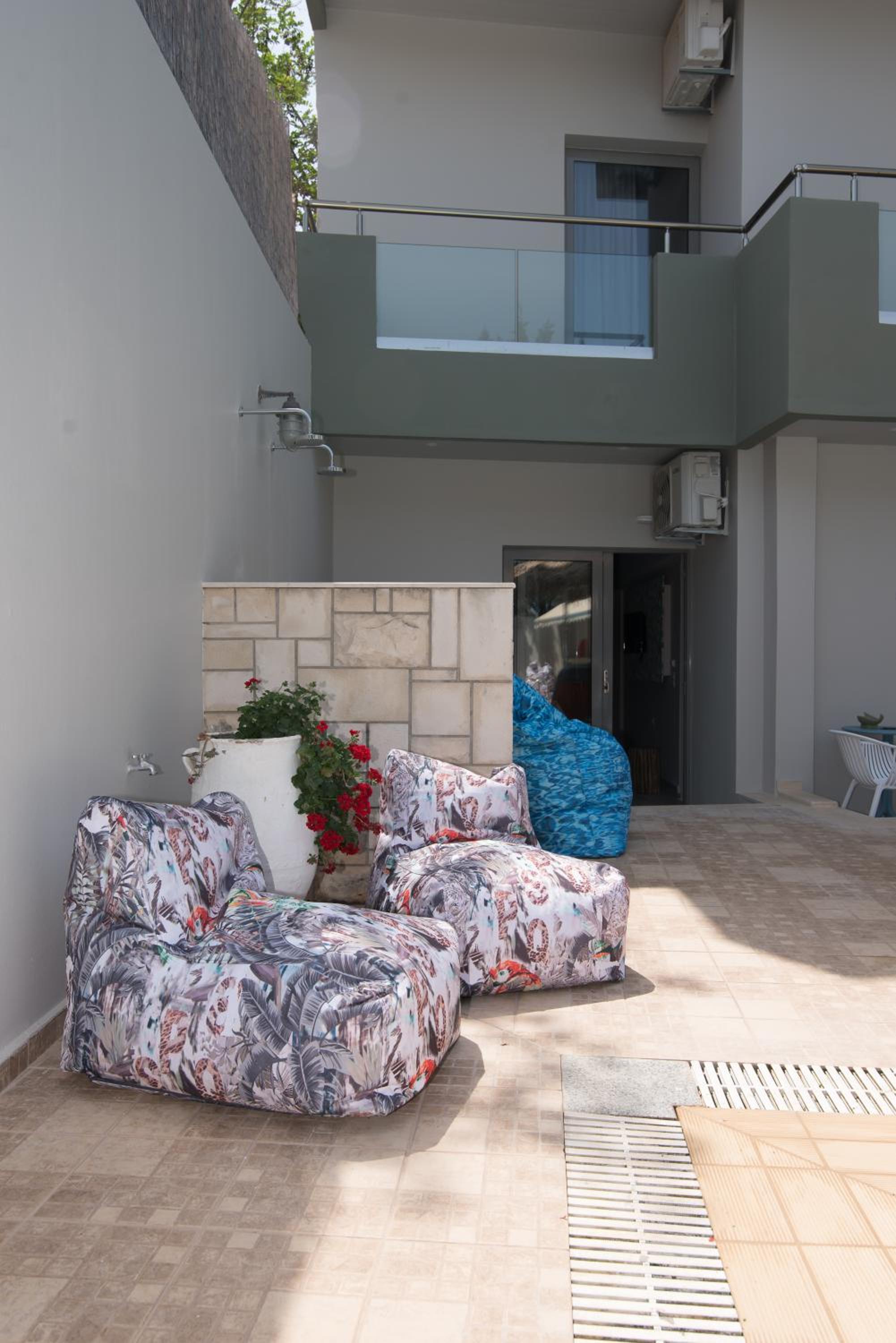Double Room with Pool View photo 3