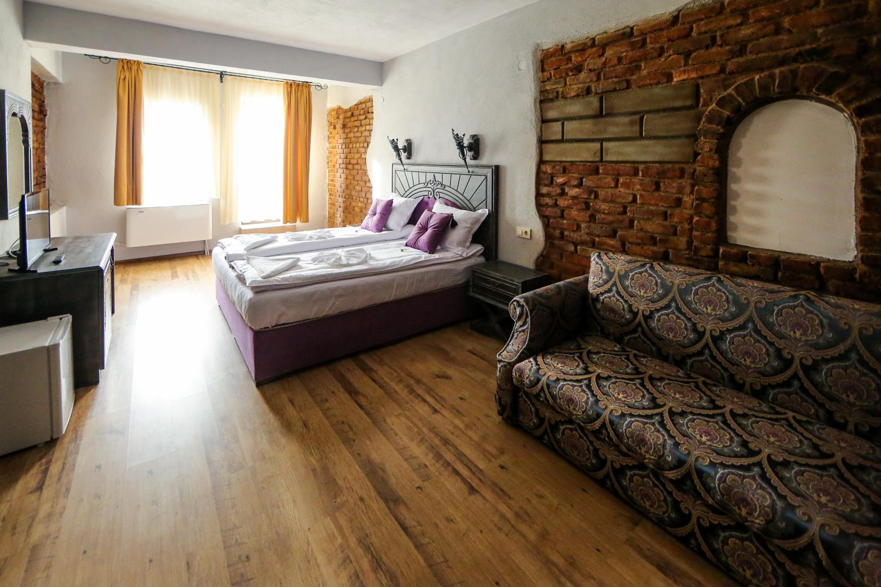 Queen Room with Garden View - Photo 11