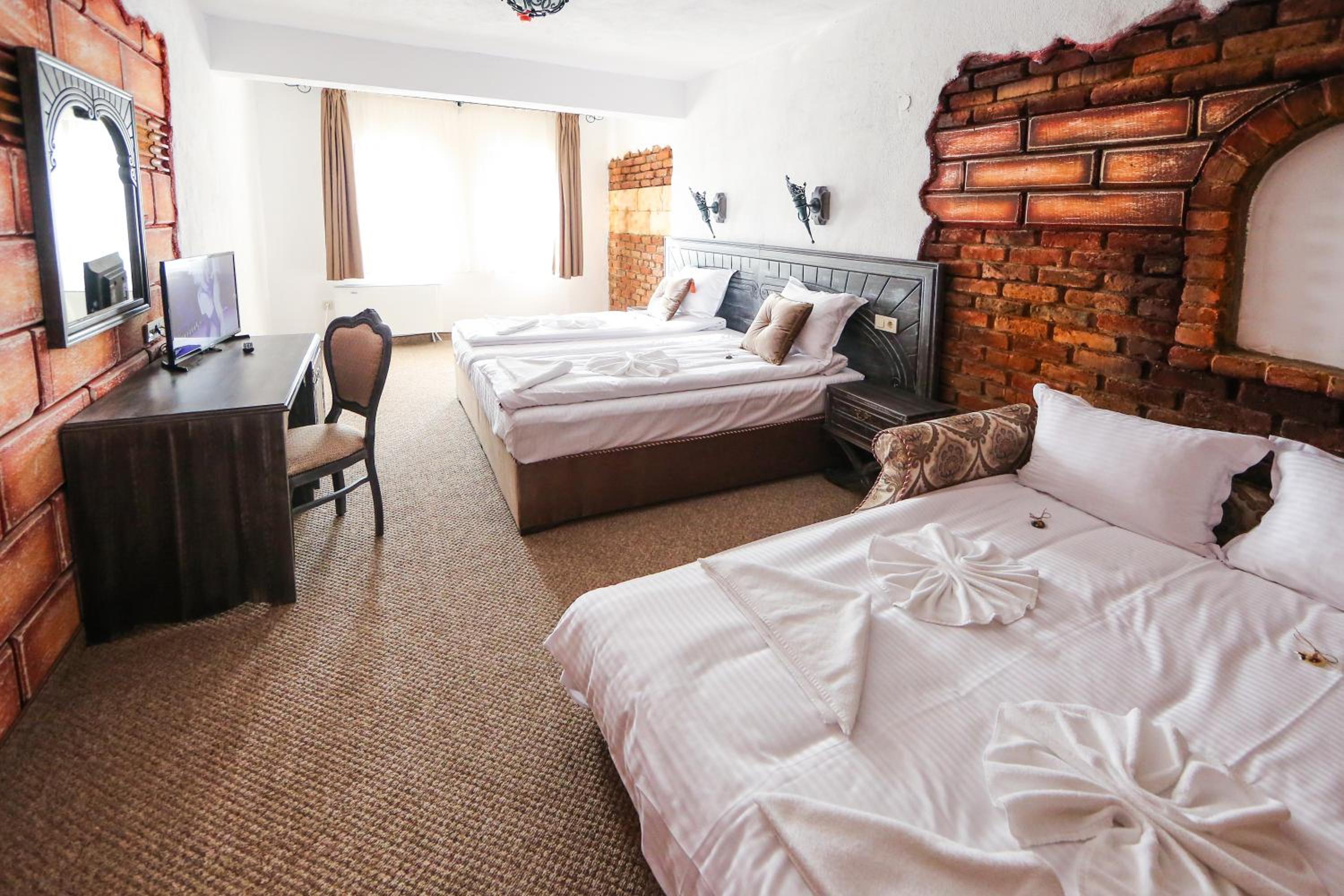 Queen Room with Garden View - Photo 1