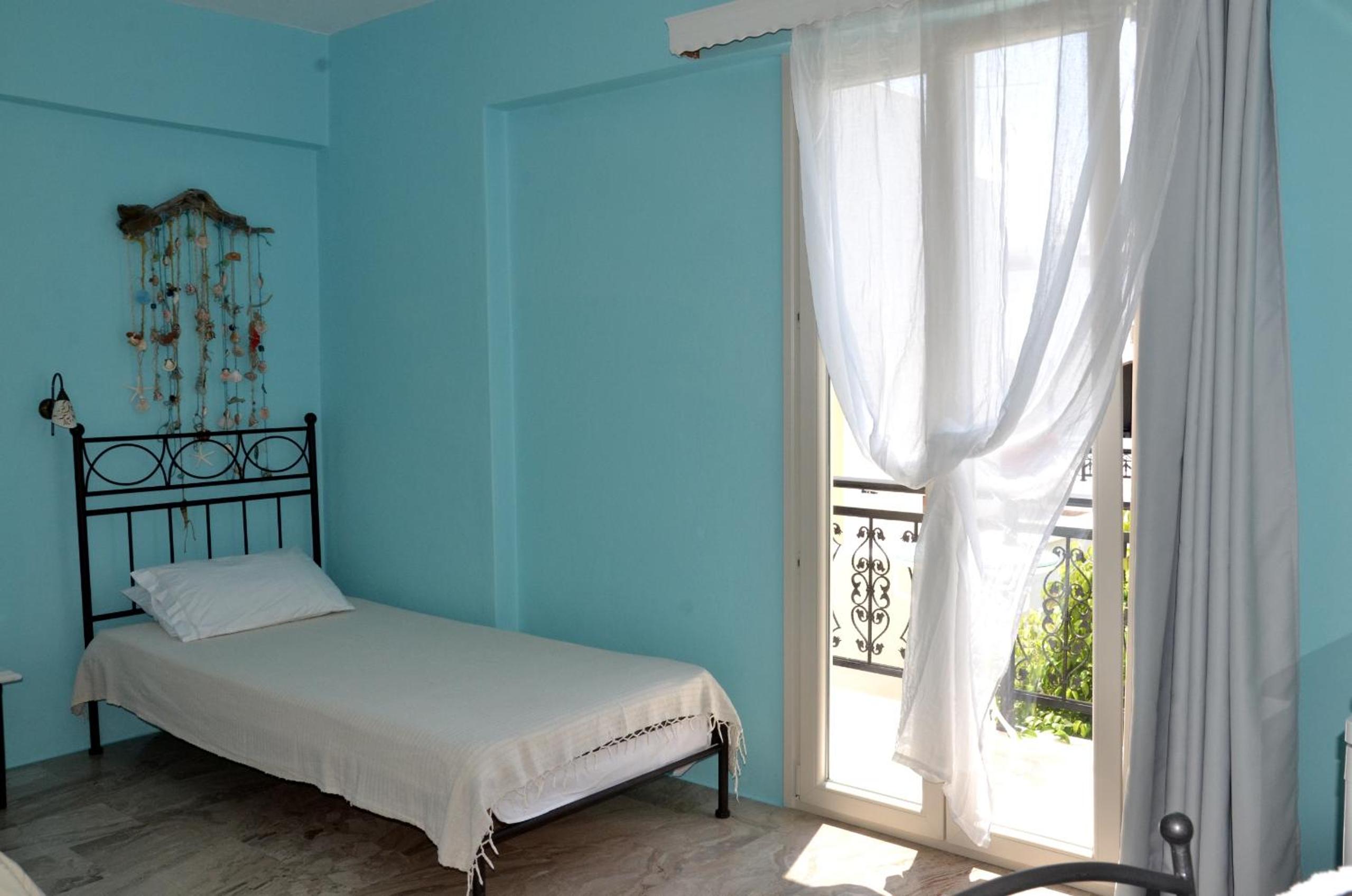 Triple Room with Balcony - Photo 4