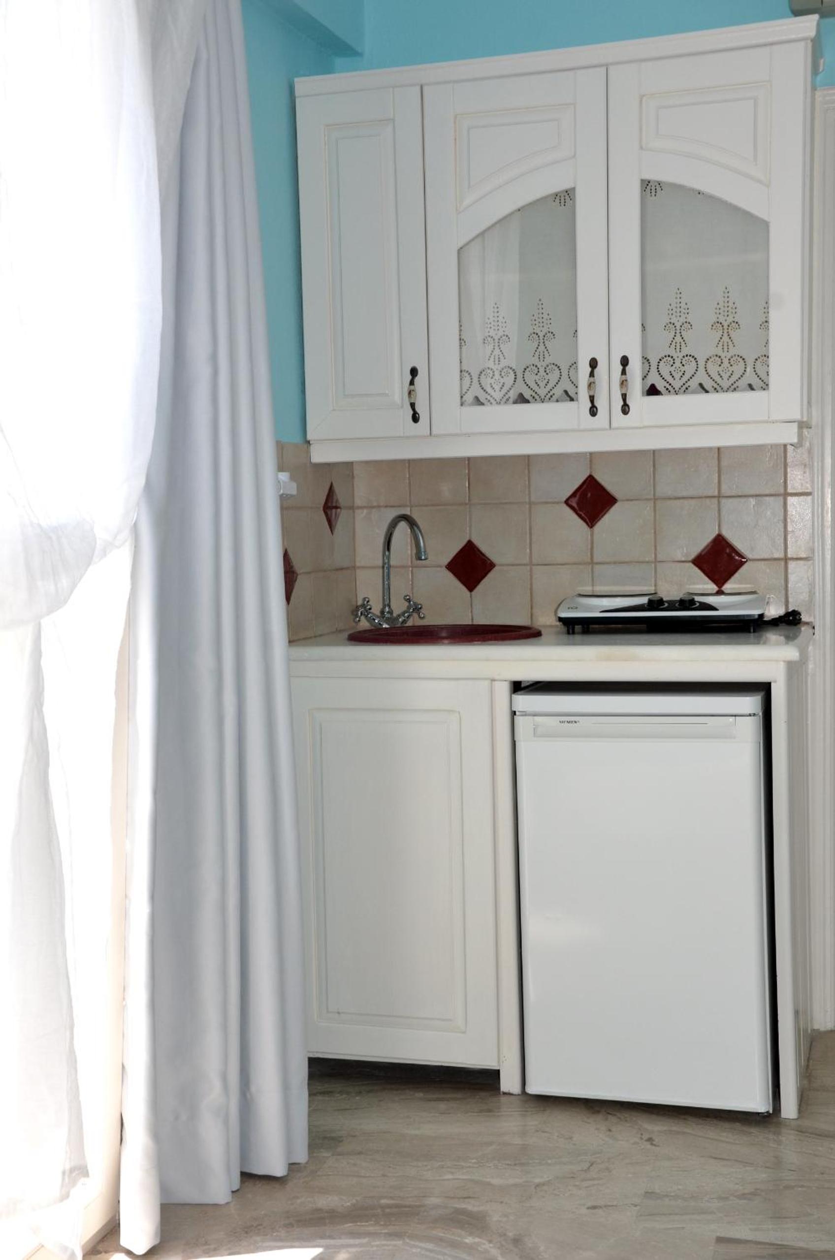 Triple Room with Balcony - Photo 11