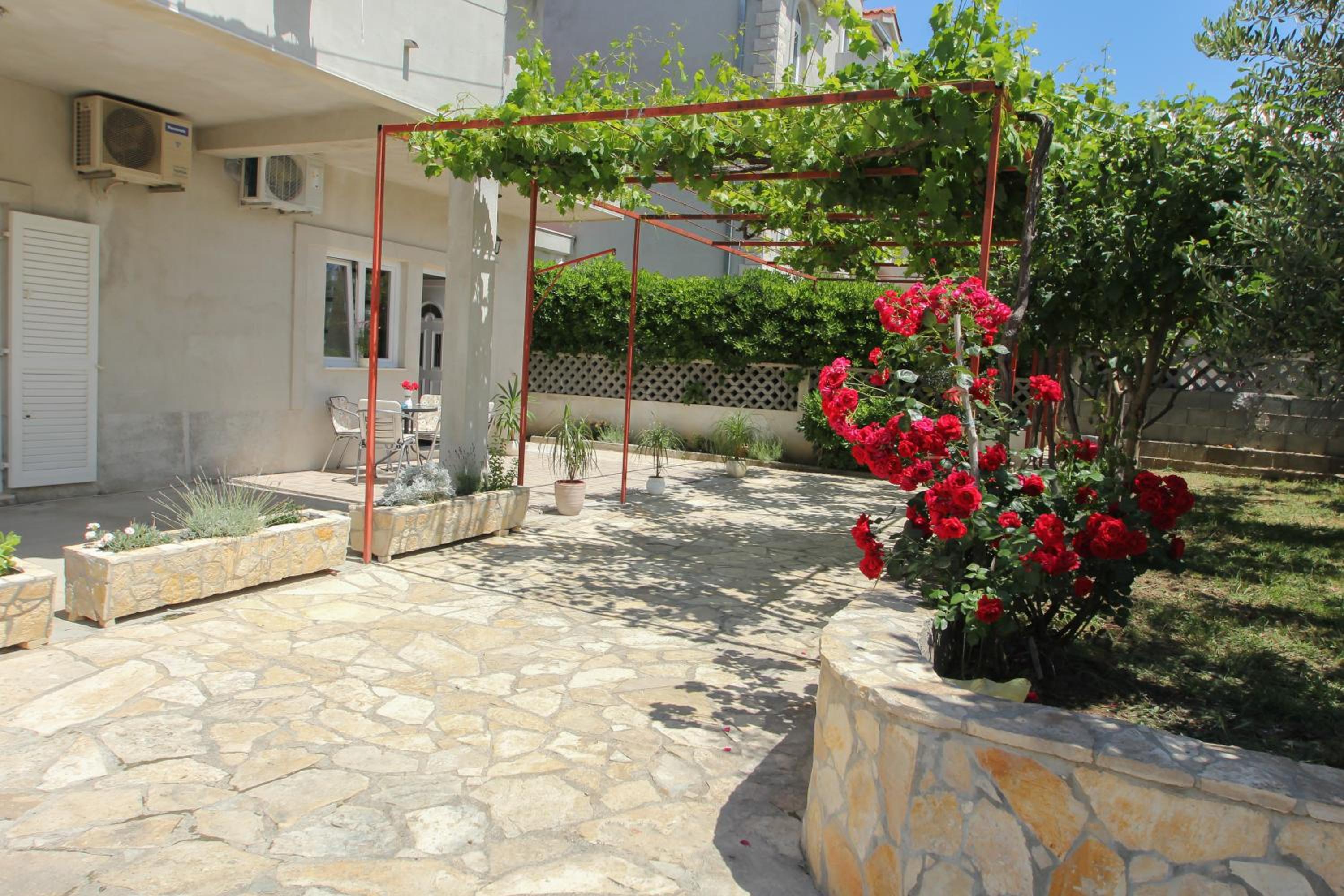Apartment - Photo 2