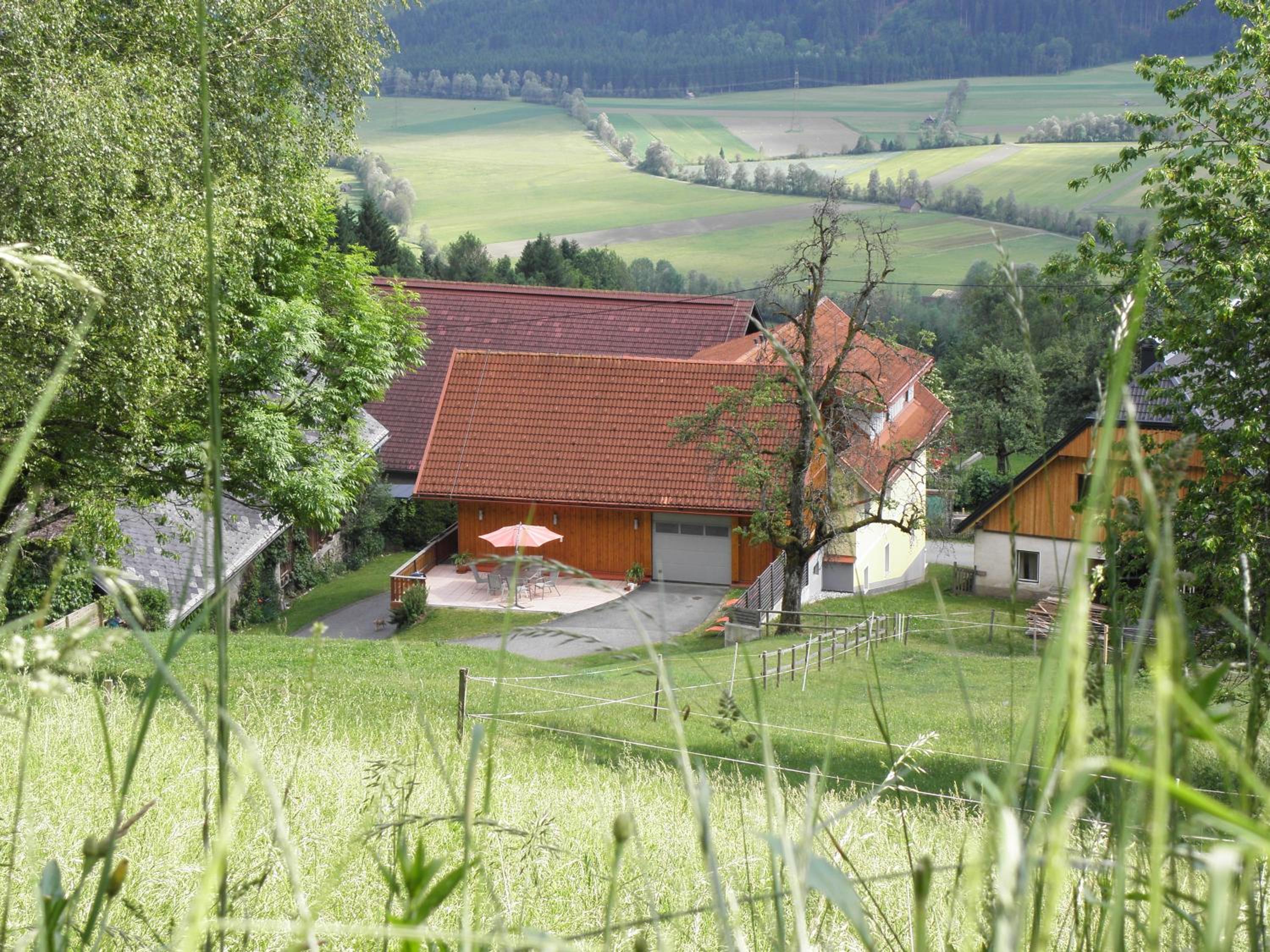 Apartment with Mountain View - Photo 2