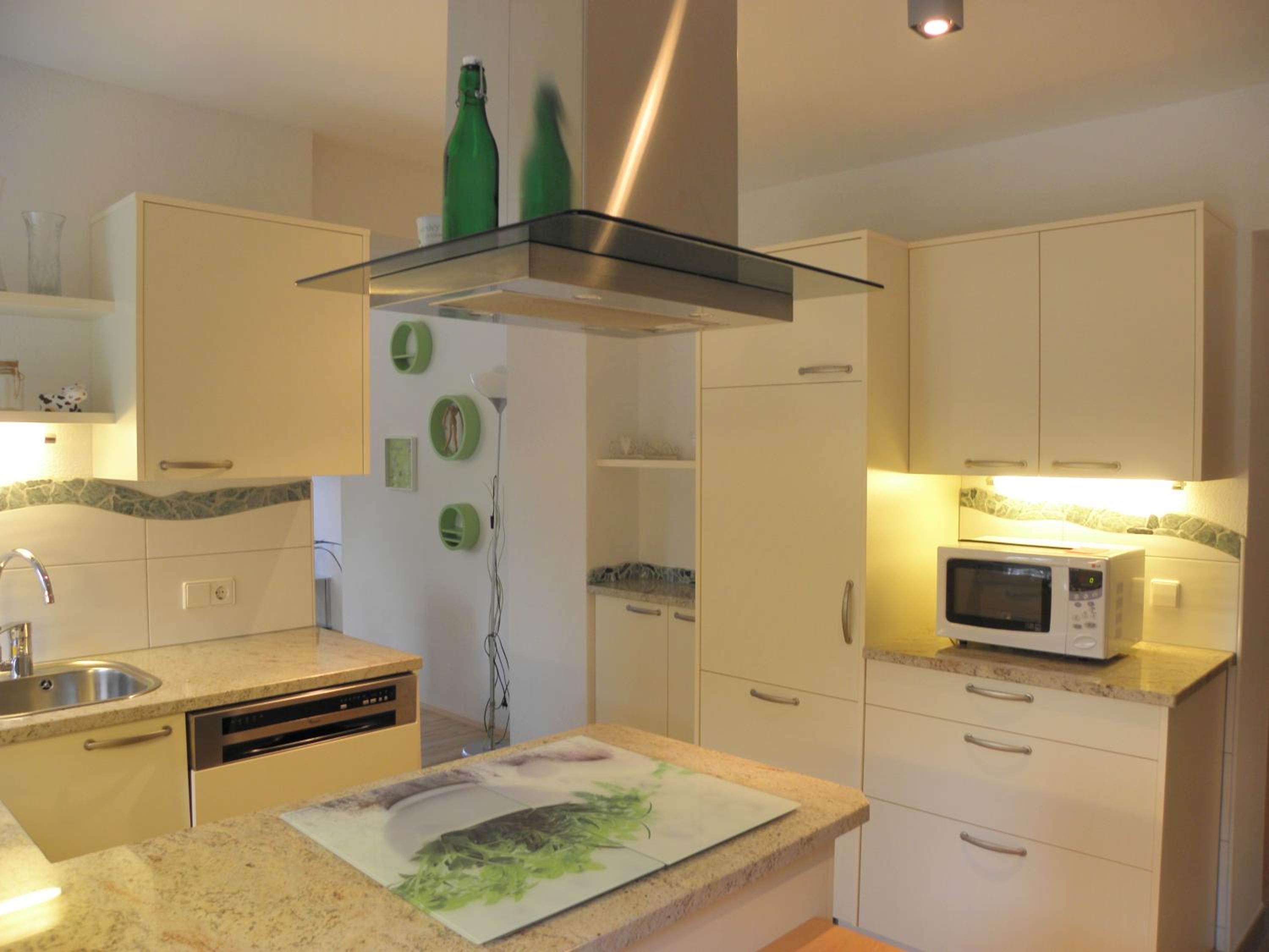 Apartment with Mountain View - Photo 3