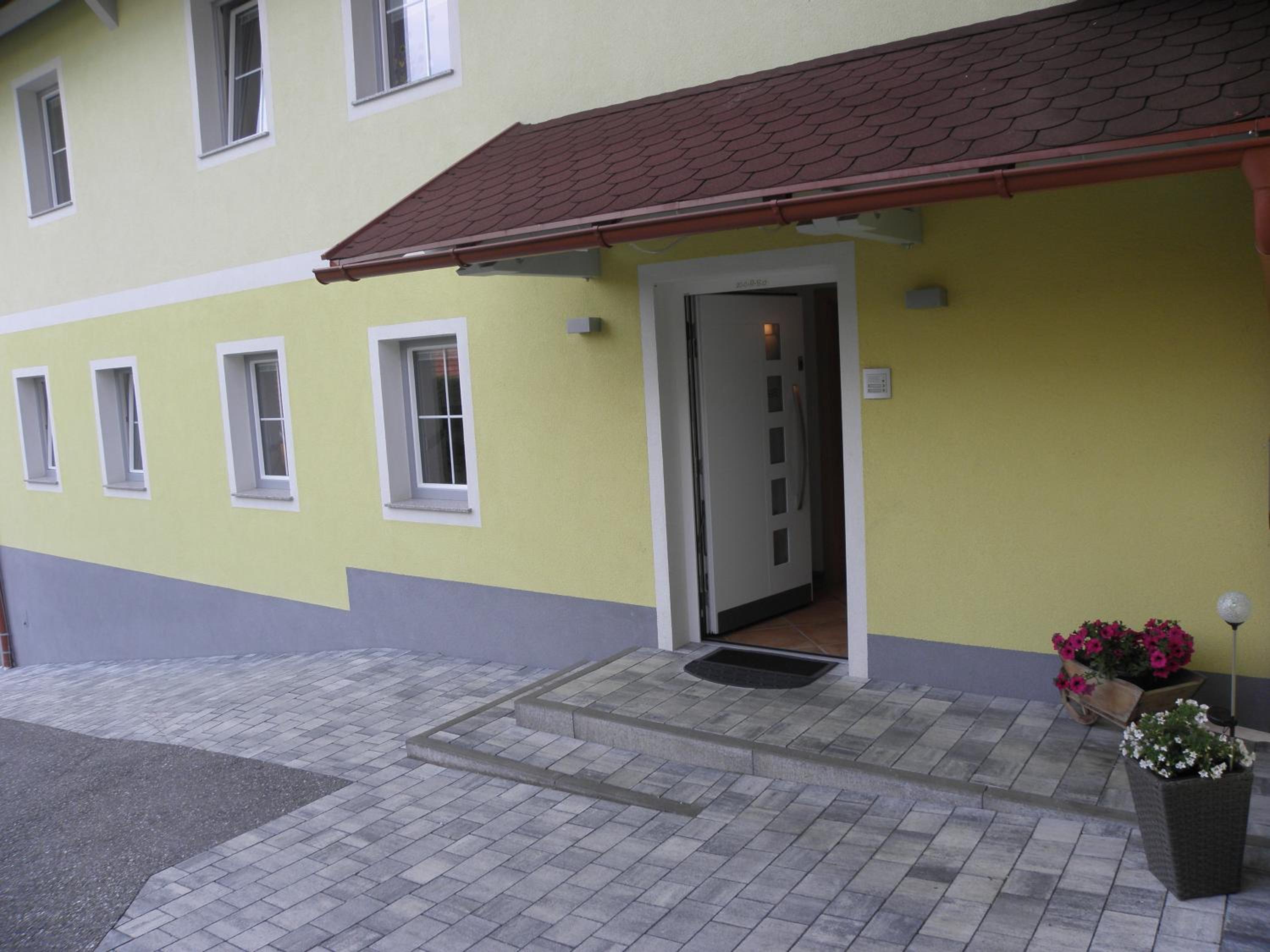 Apartment with Mountain View - Photo 5