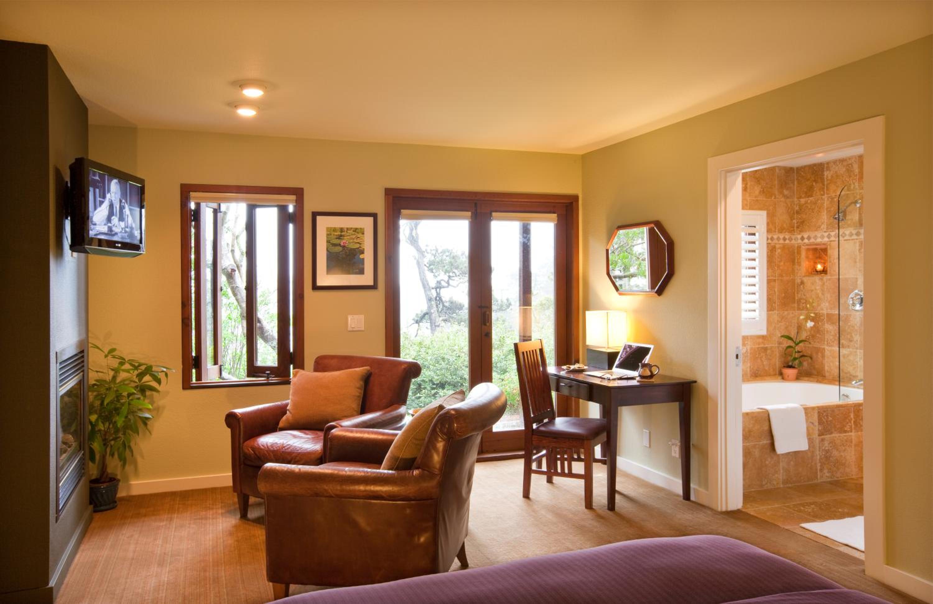 Deluxe Queen Room