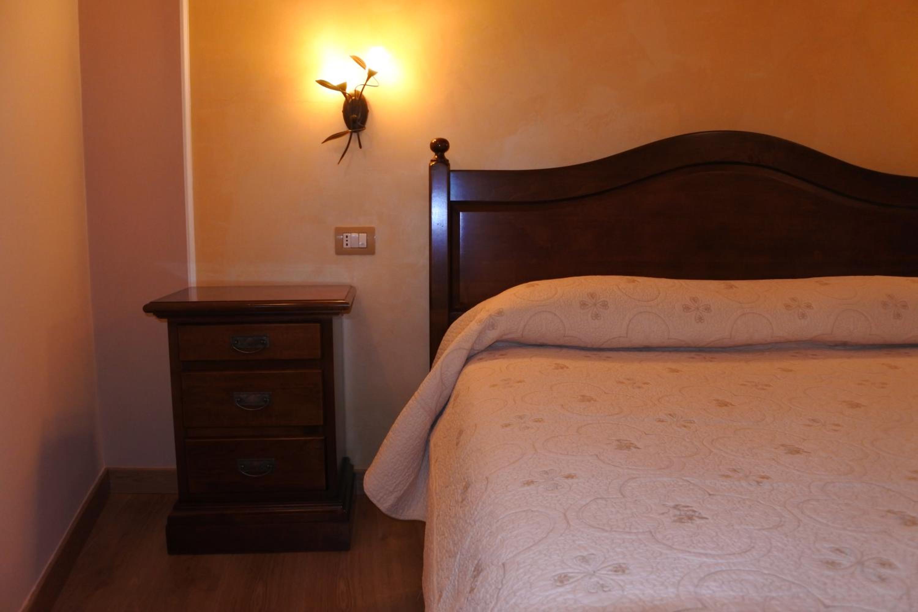 Double Room with Balcony - Photo 1