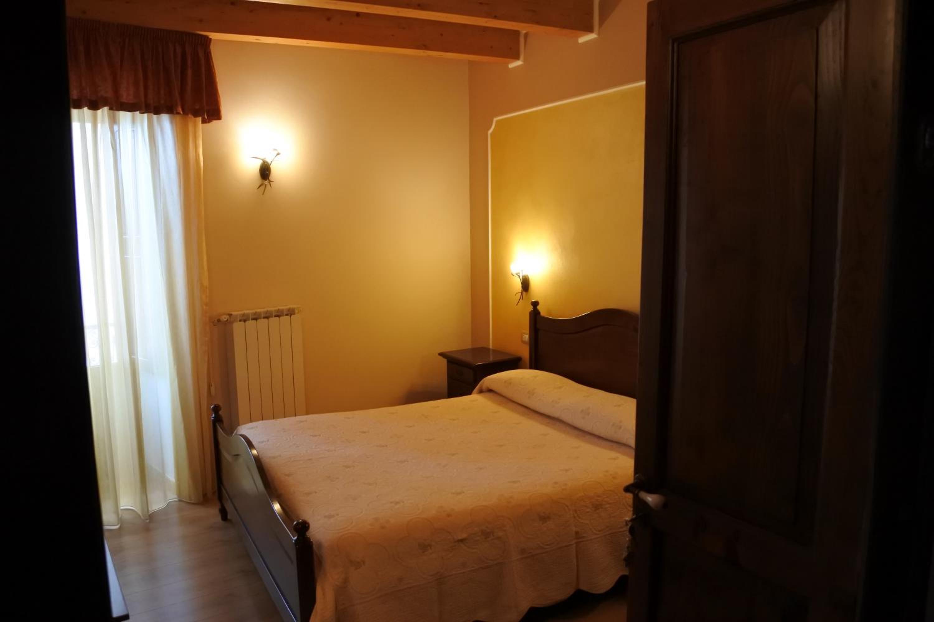 Double Room with Balcony - Photo 5