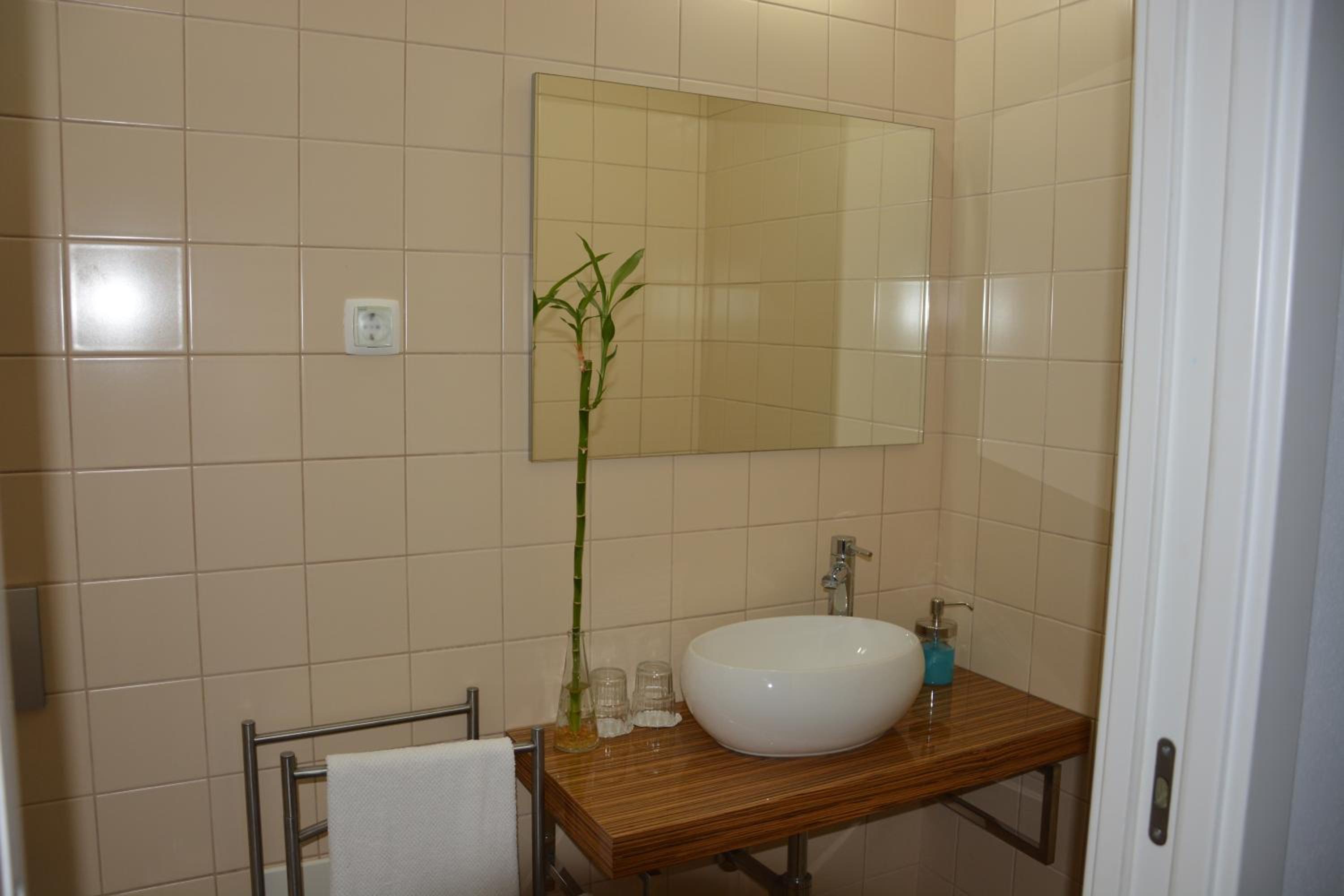 Double Room with Private Bathroom - Photo 20