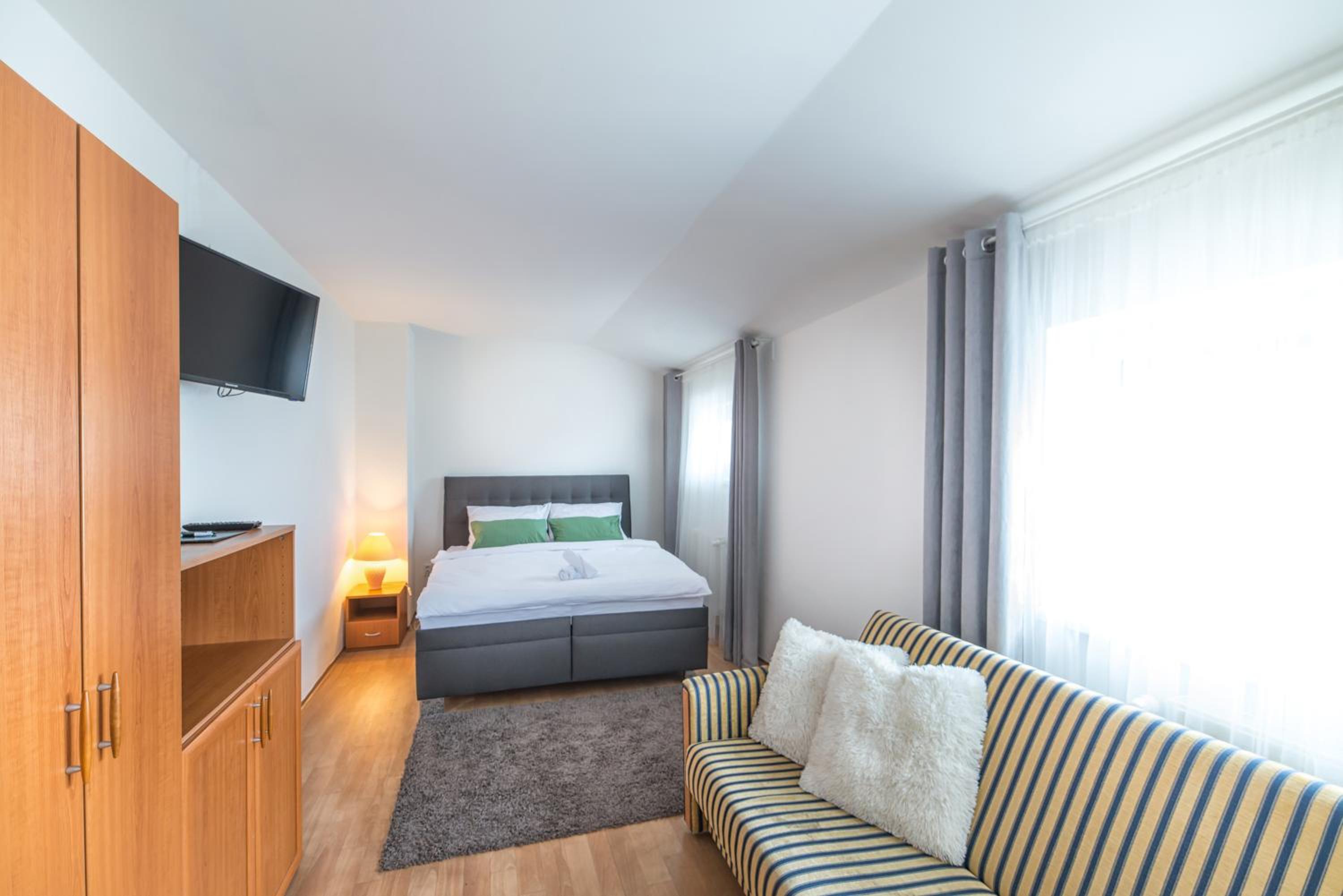 Two-Bedroom Apartment - Photo 2