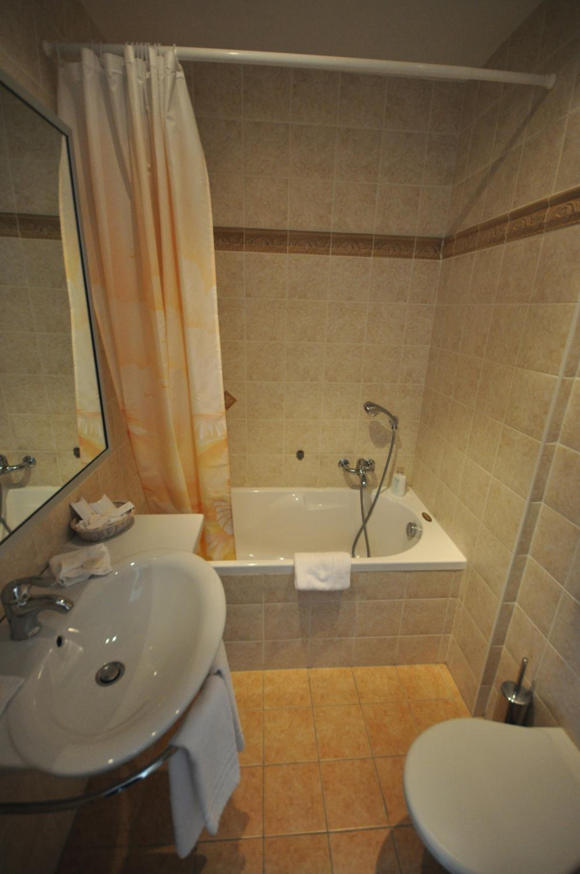 Double Room with Courtyard View photo 3