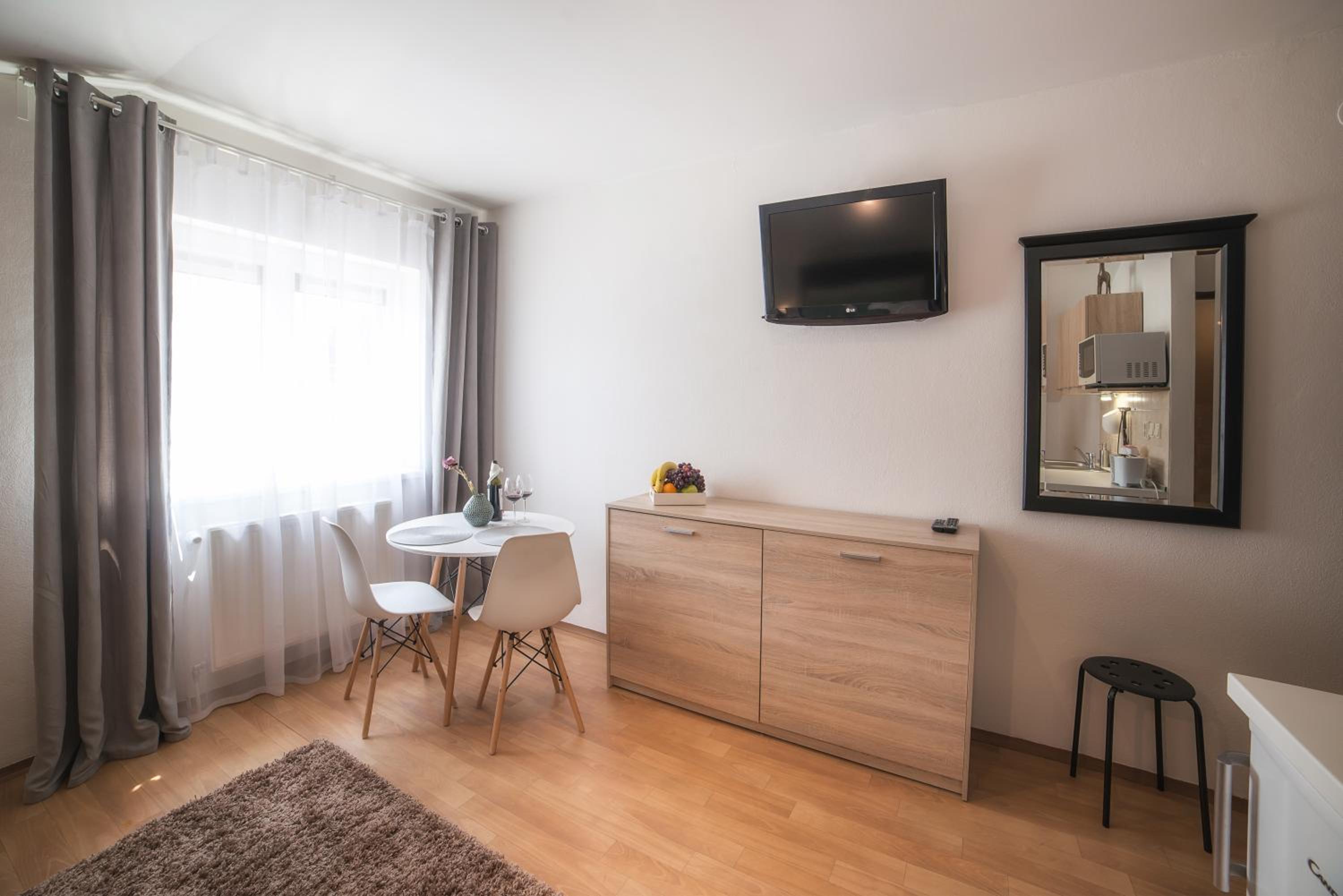 Studio Apartment - Photo 8