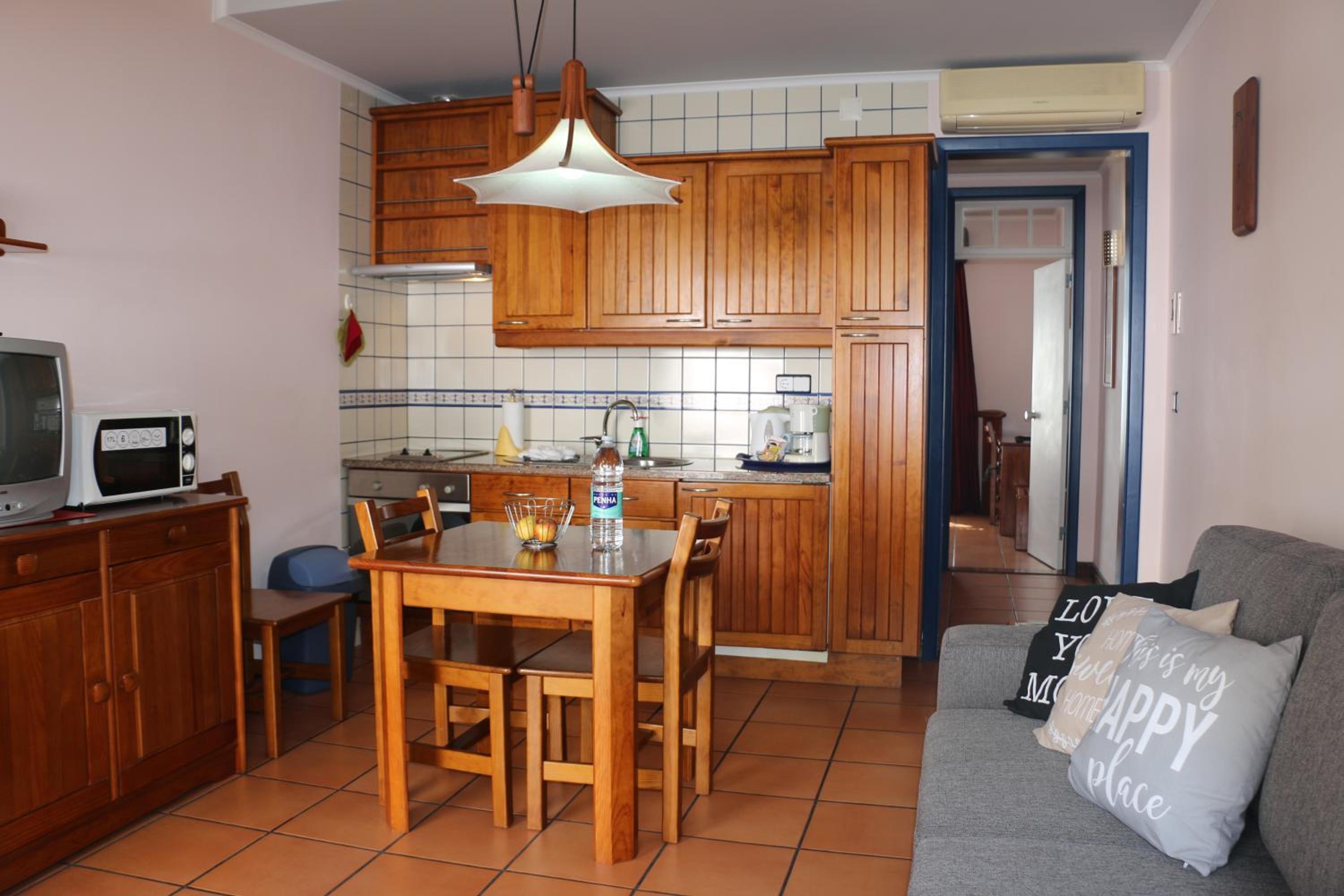 One-Bedroom Apartment - Photo 3
