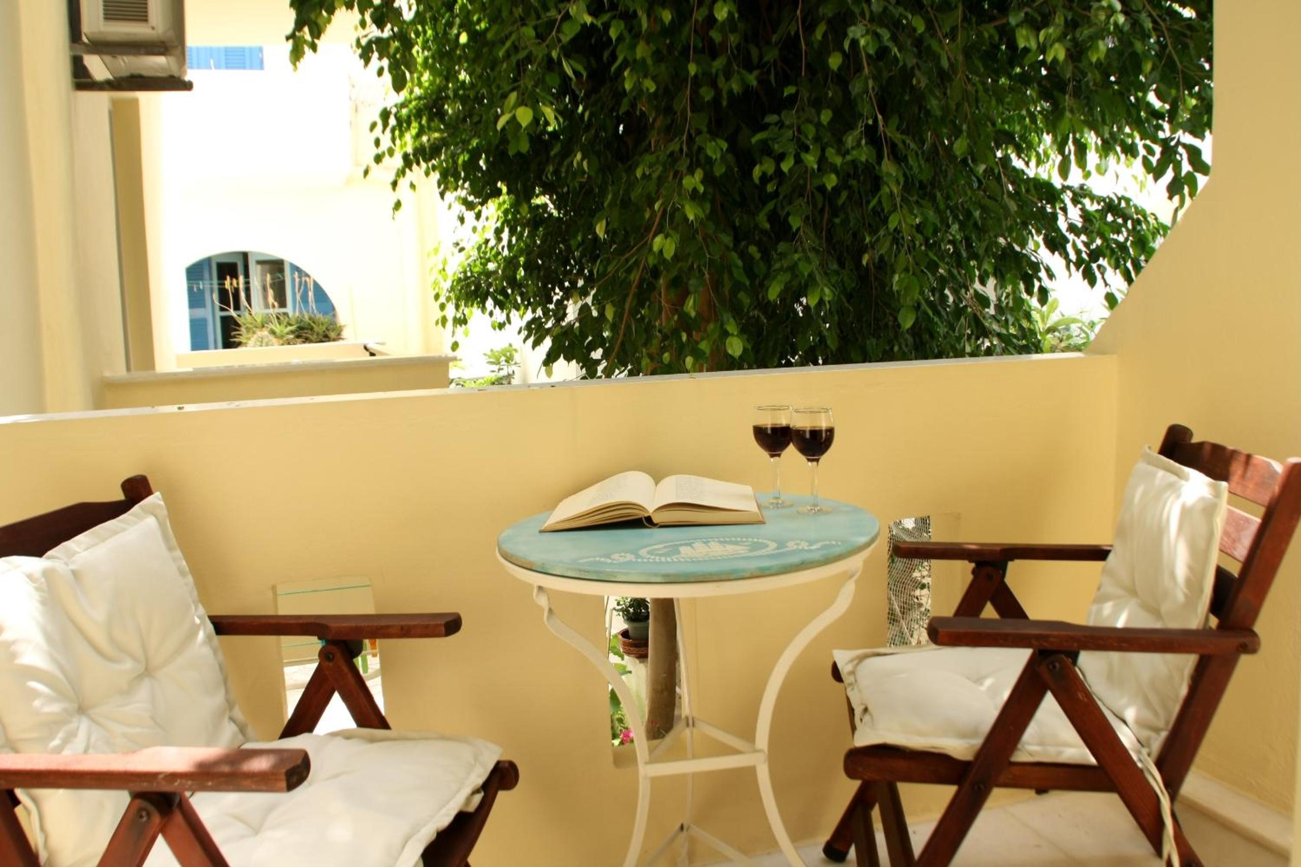 Triple Room with Balcony - Photo 13