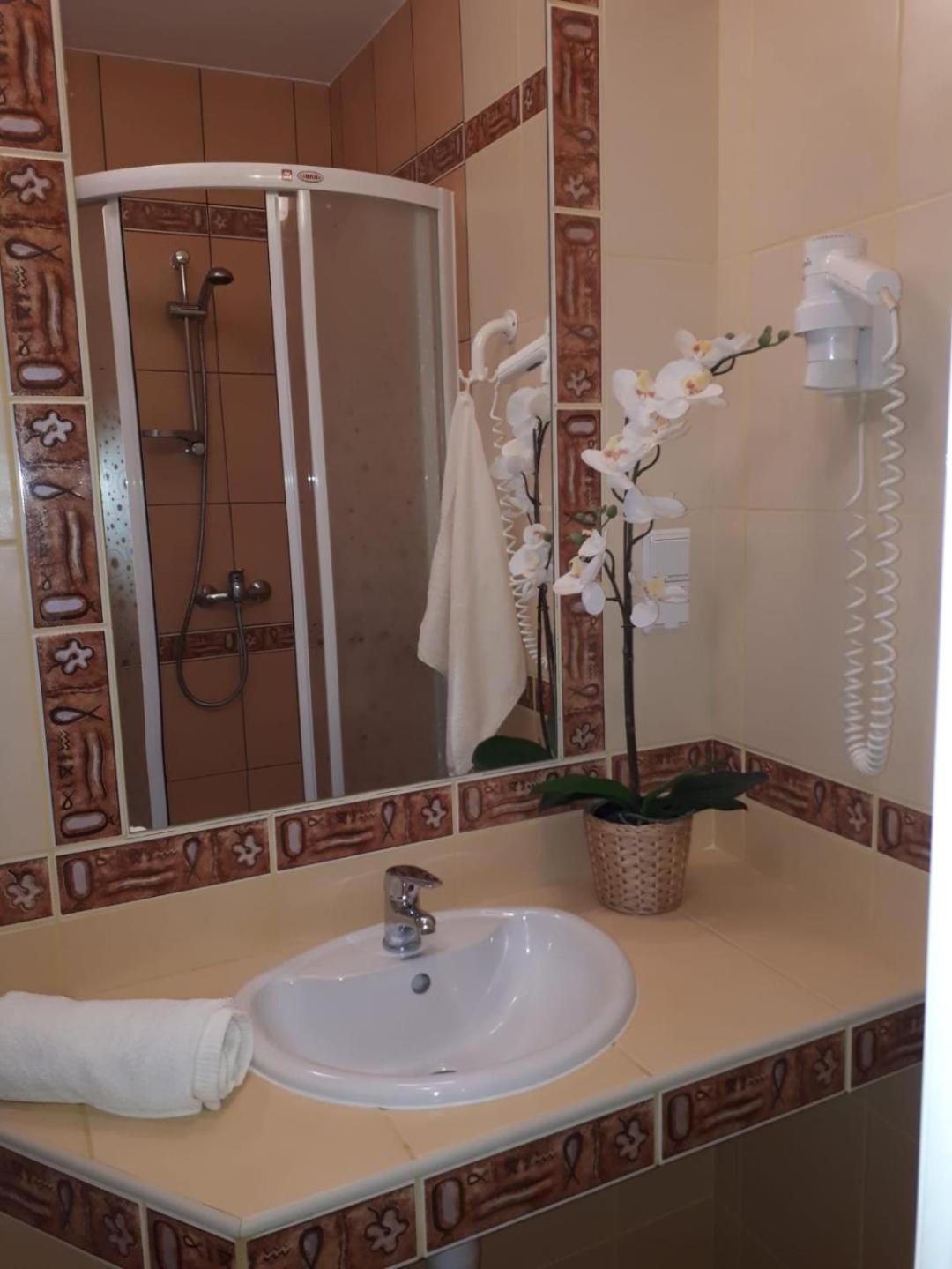 Double Room with Private Bathroom photo 1