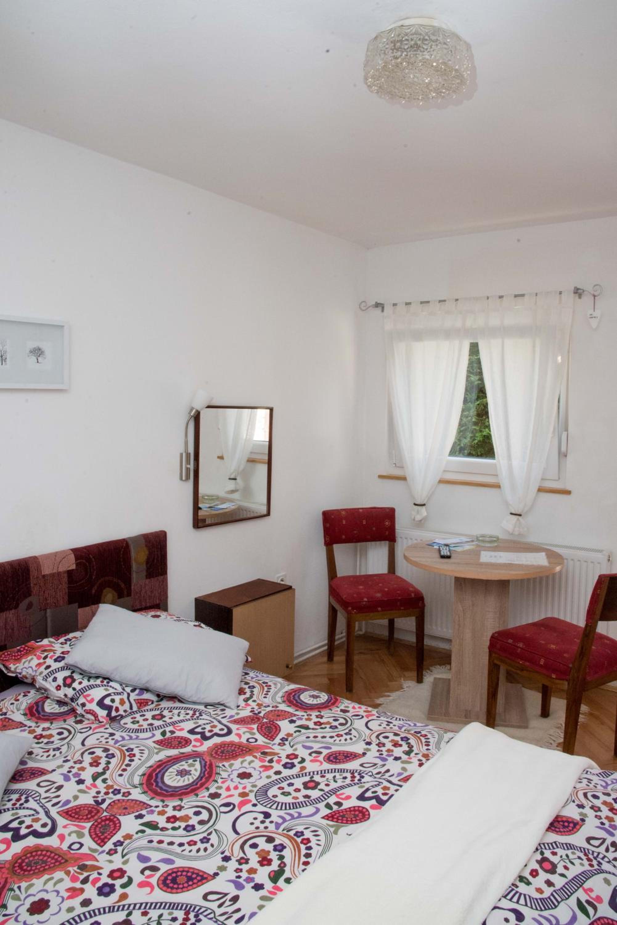Double Room - Photo 1