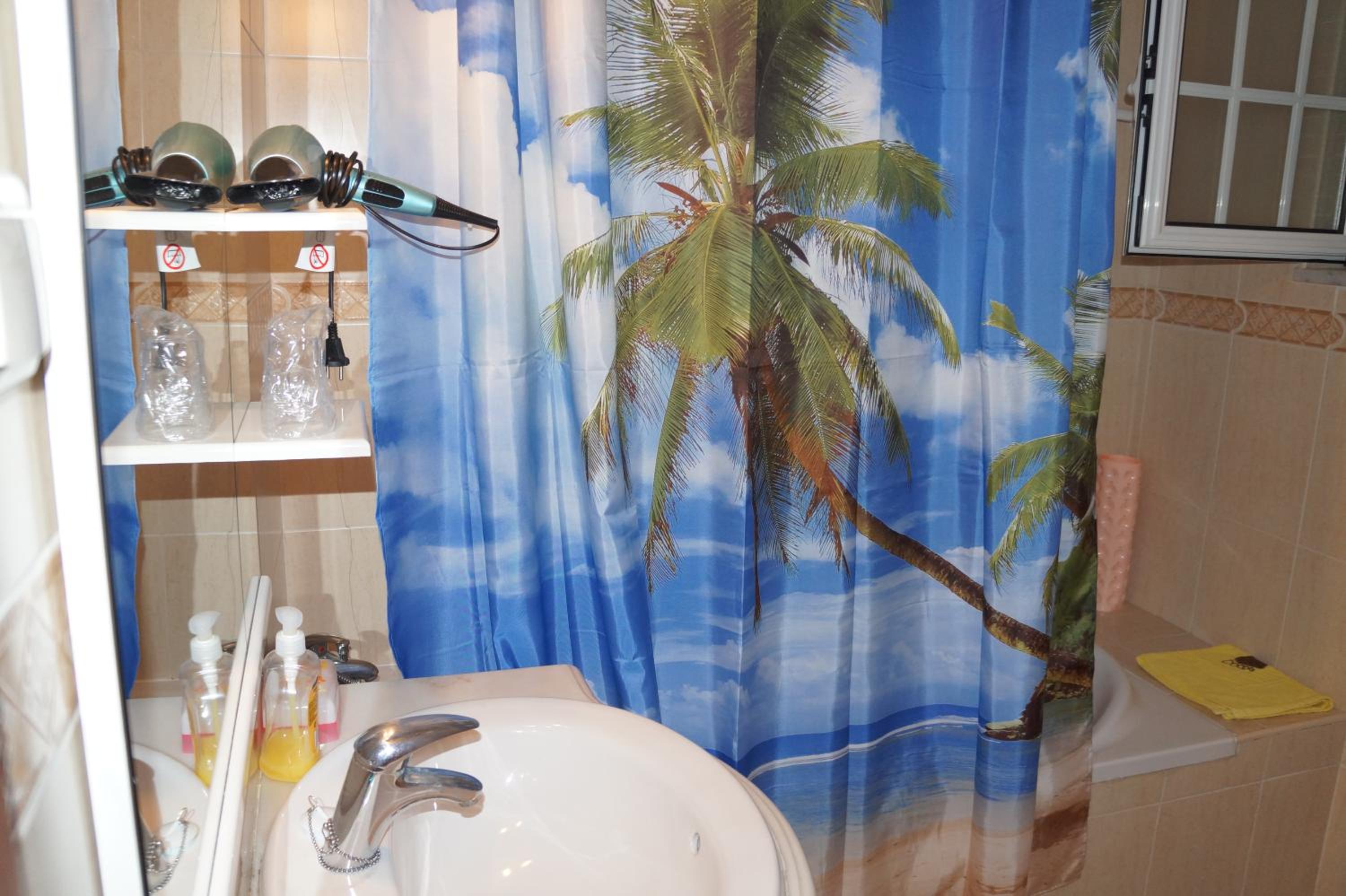 Double Room with Private External Bathroom - Photo 12