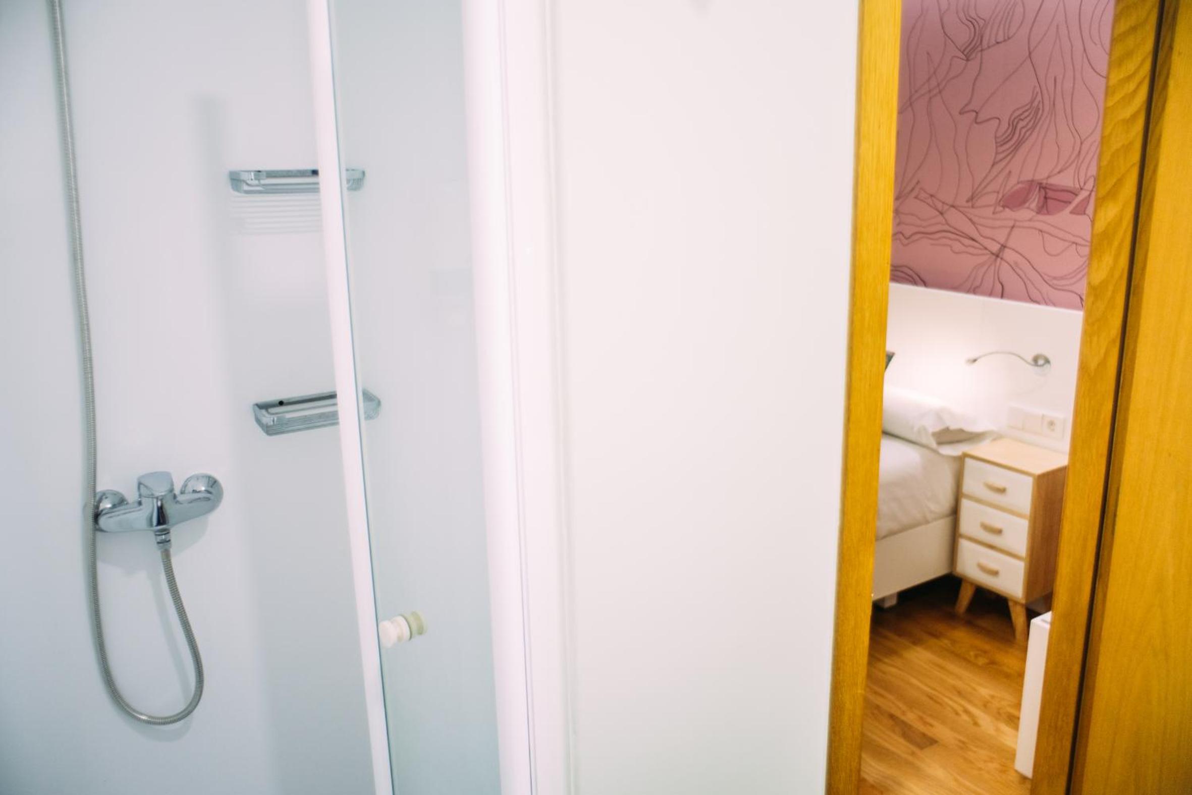 Deluxe Double or Twin Room - Photo 17