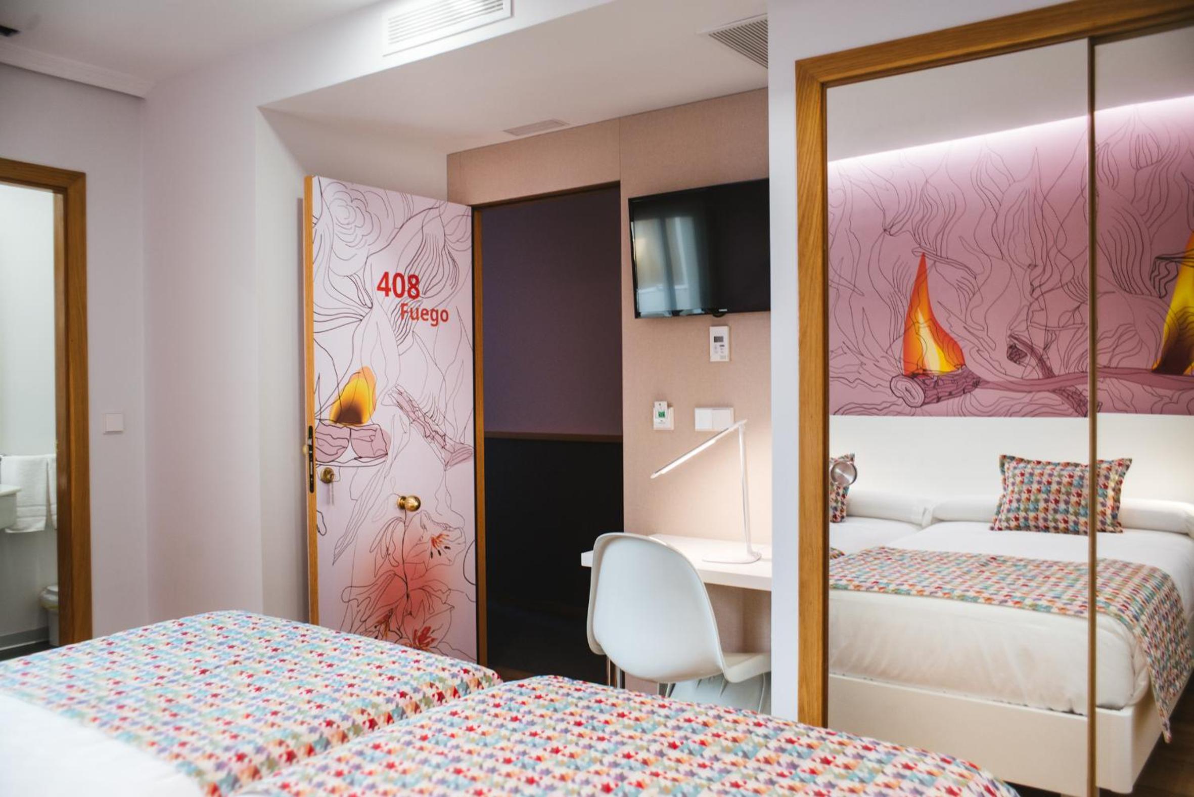 Deluxe Double or Twin Room - Photo 16