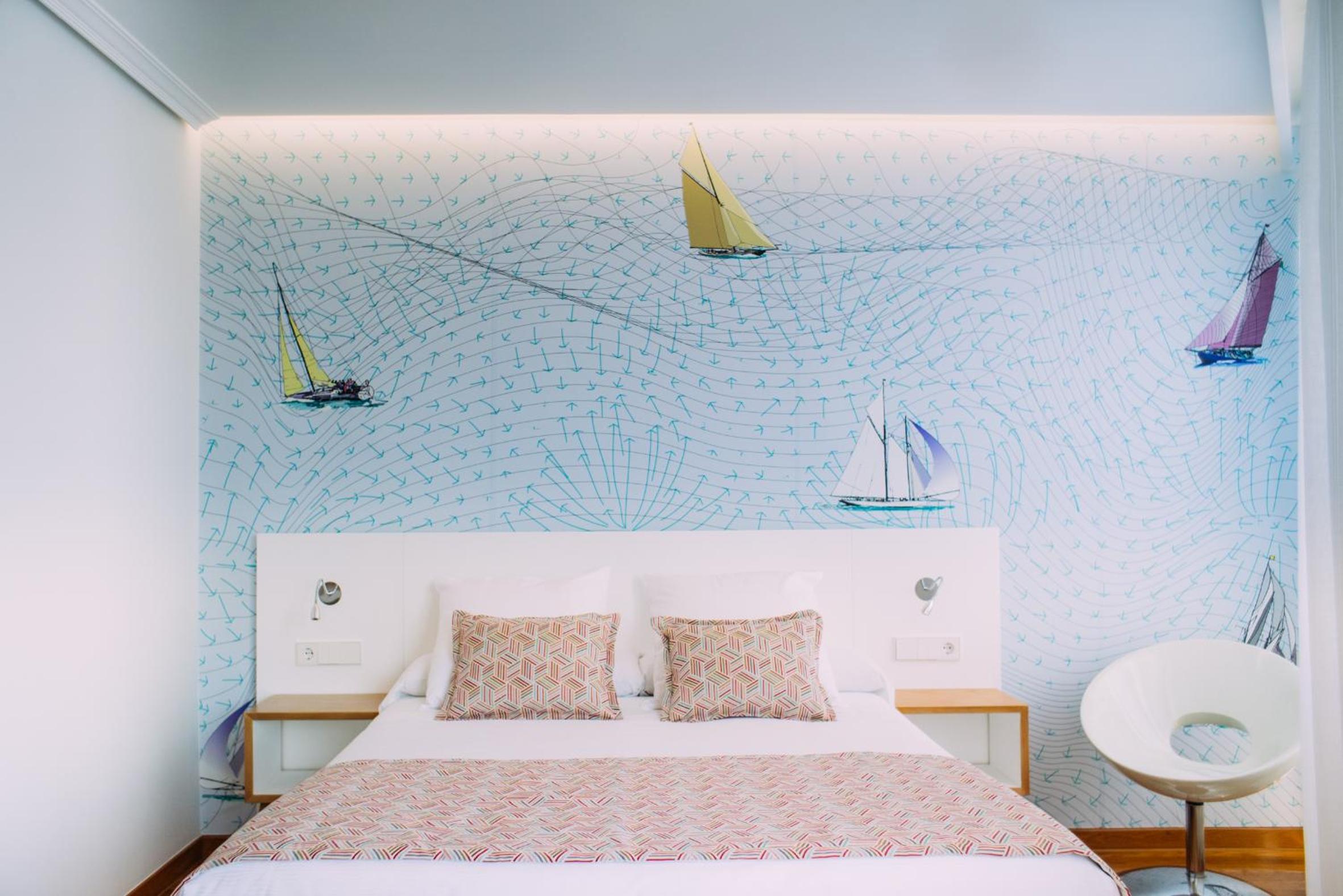 Deluxe Double or Twin Room - Photo 12