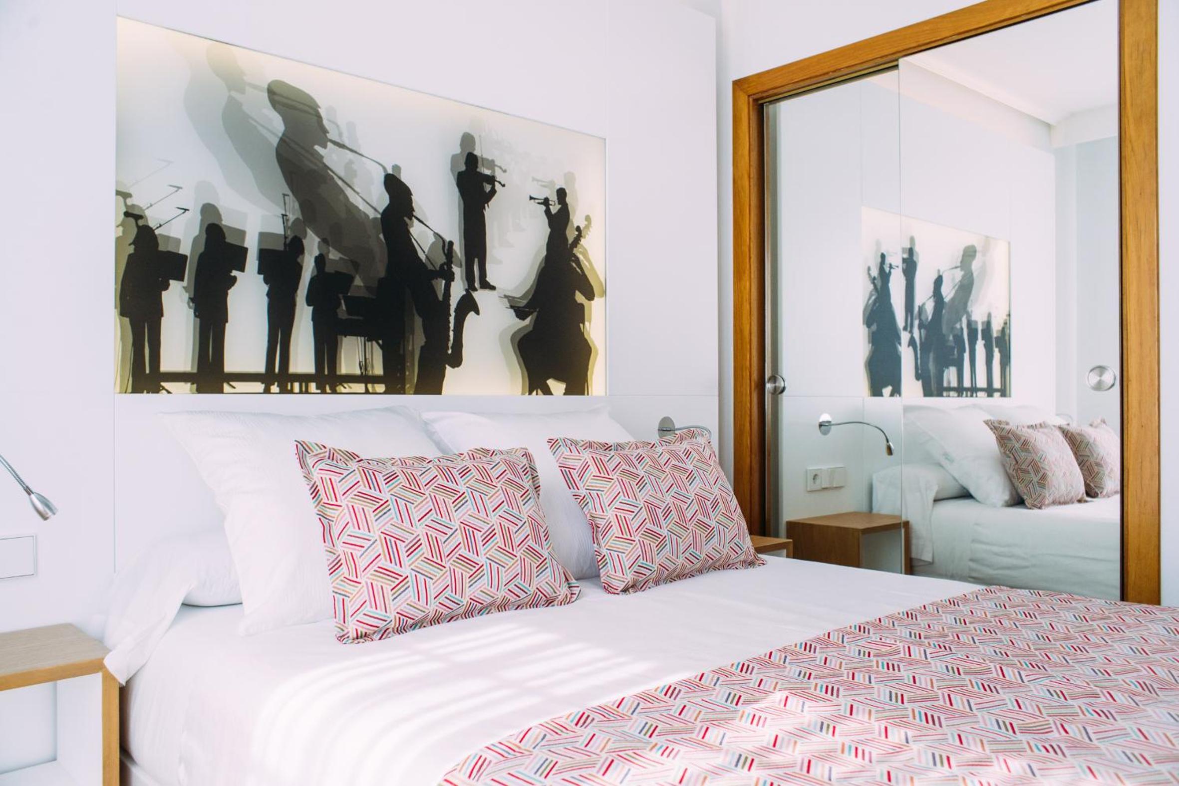 Deluxe Double or Twin Room - Photo 9