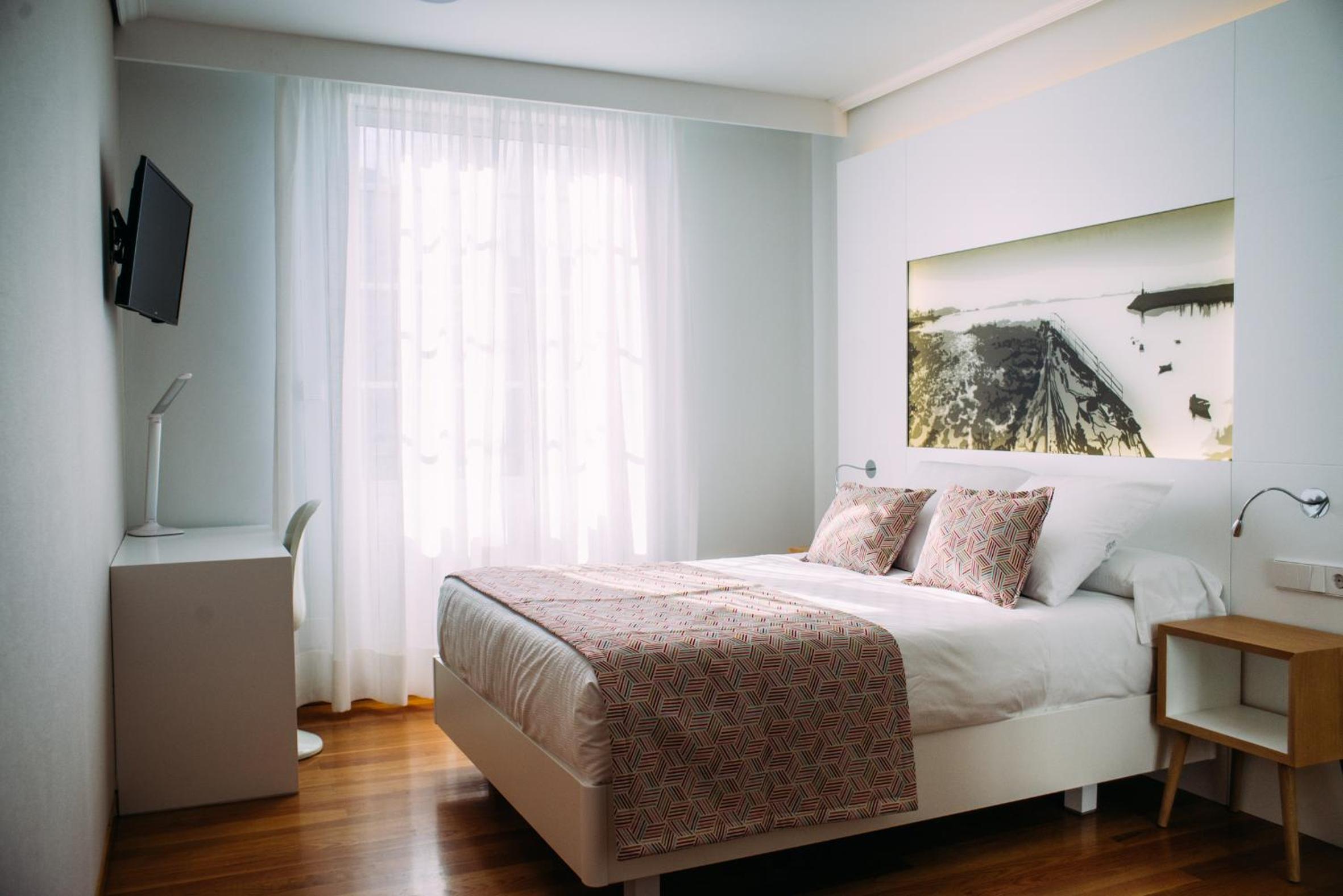 Deluxe Double or Twin Room - Photo 6