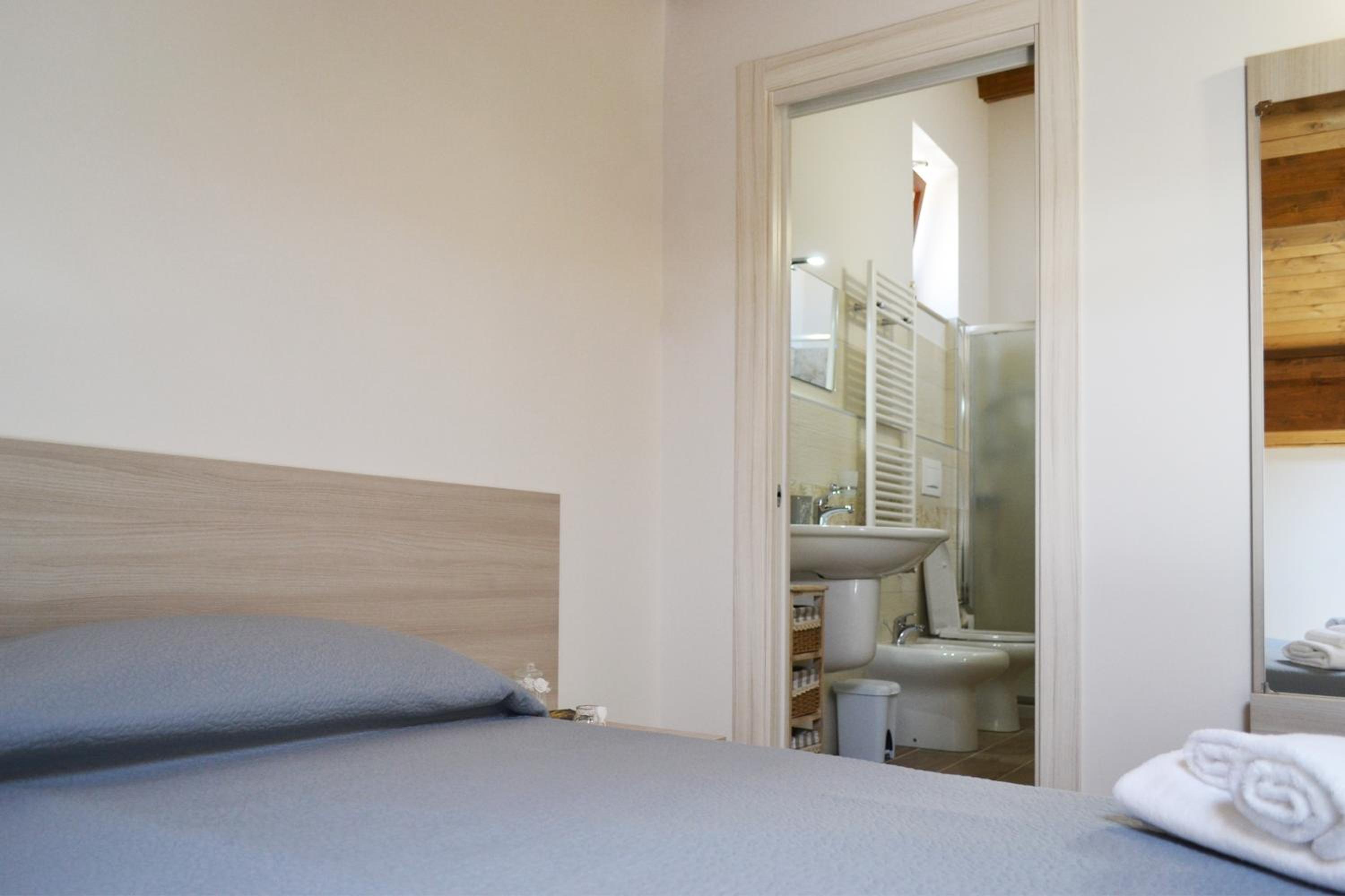 Deluxe Double or Twin Room with City View - Photo 2