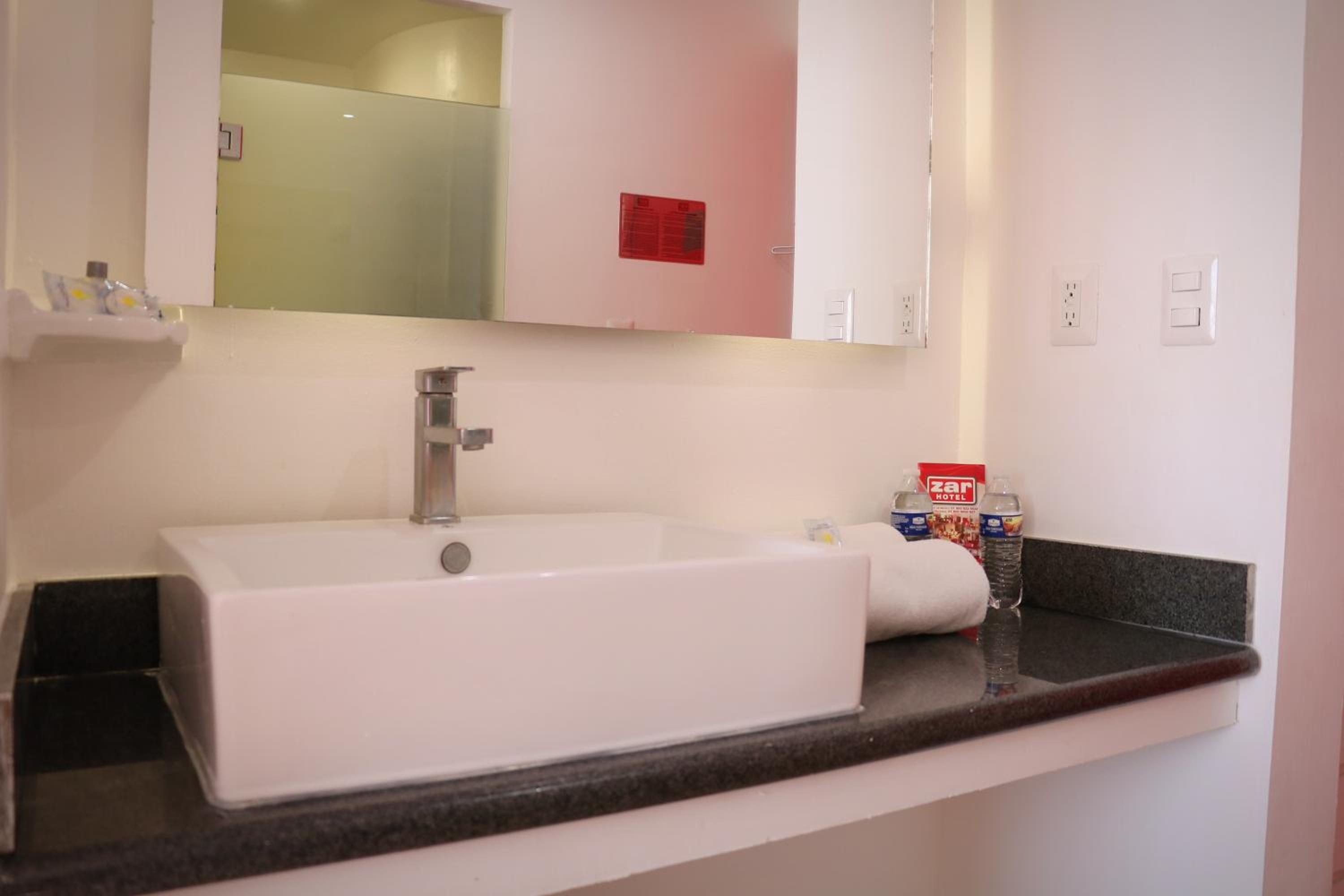 Standard King Room photo 3