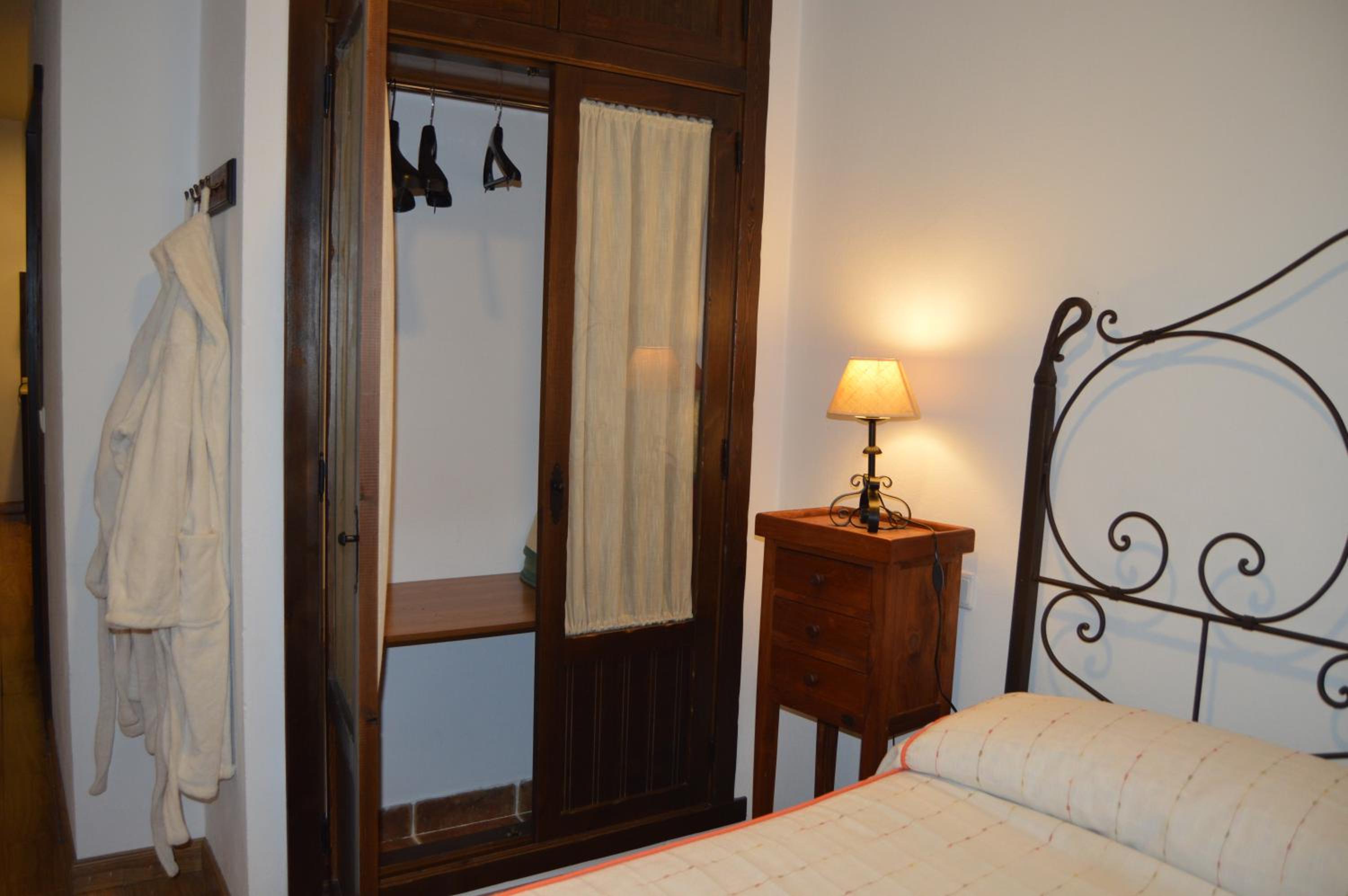 Apartment with Terrace - Photo 21
