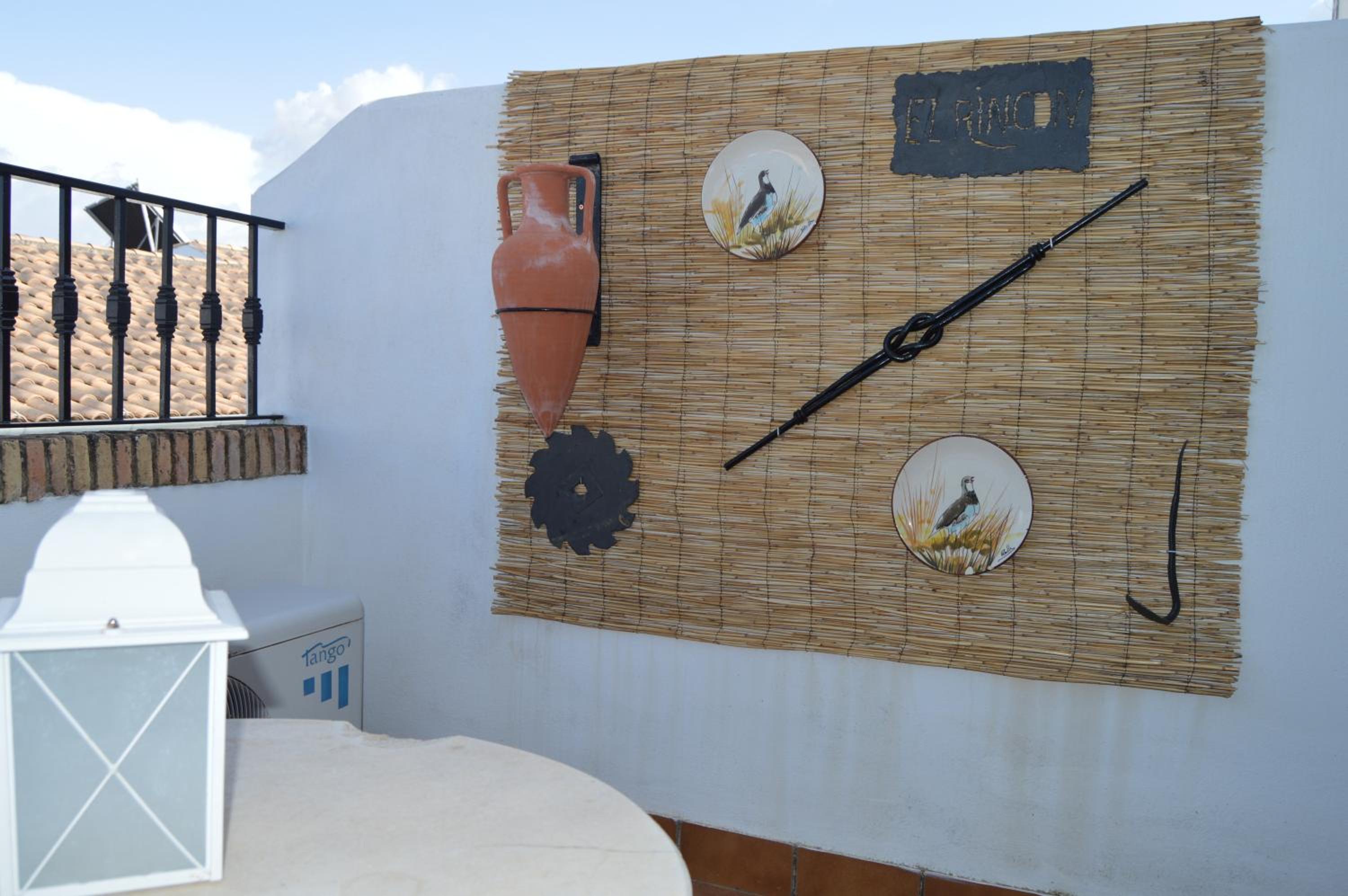 Apartment with Terrace - Photo 14