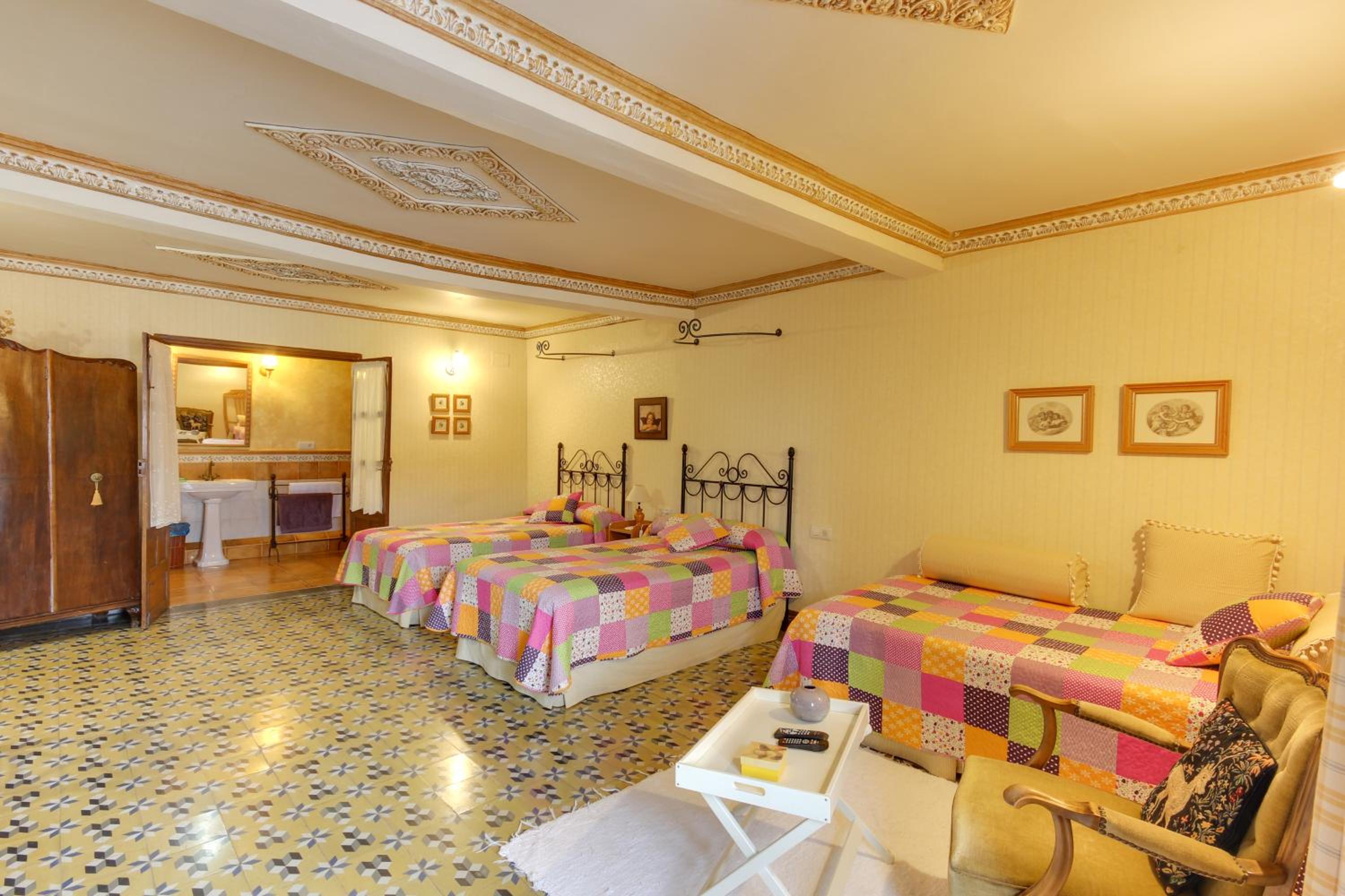 Habitación Cuádruple con Baño Privado