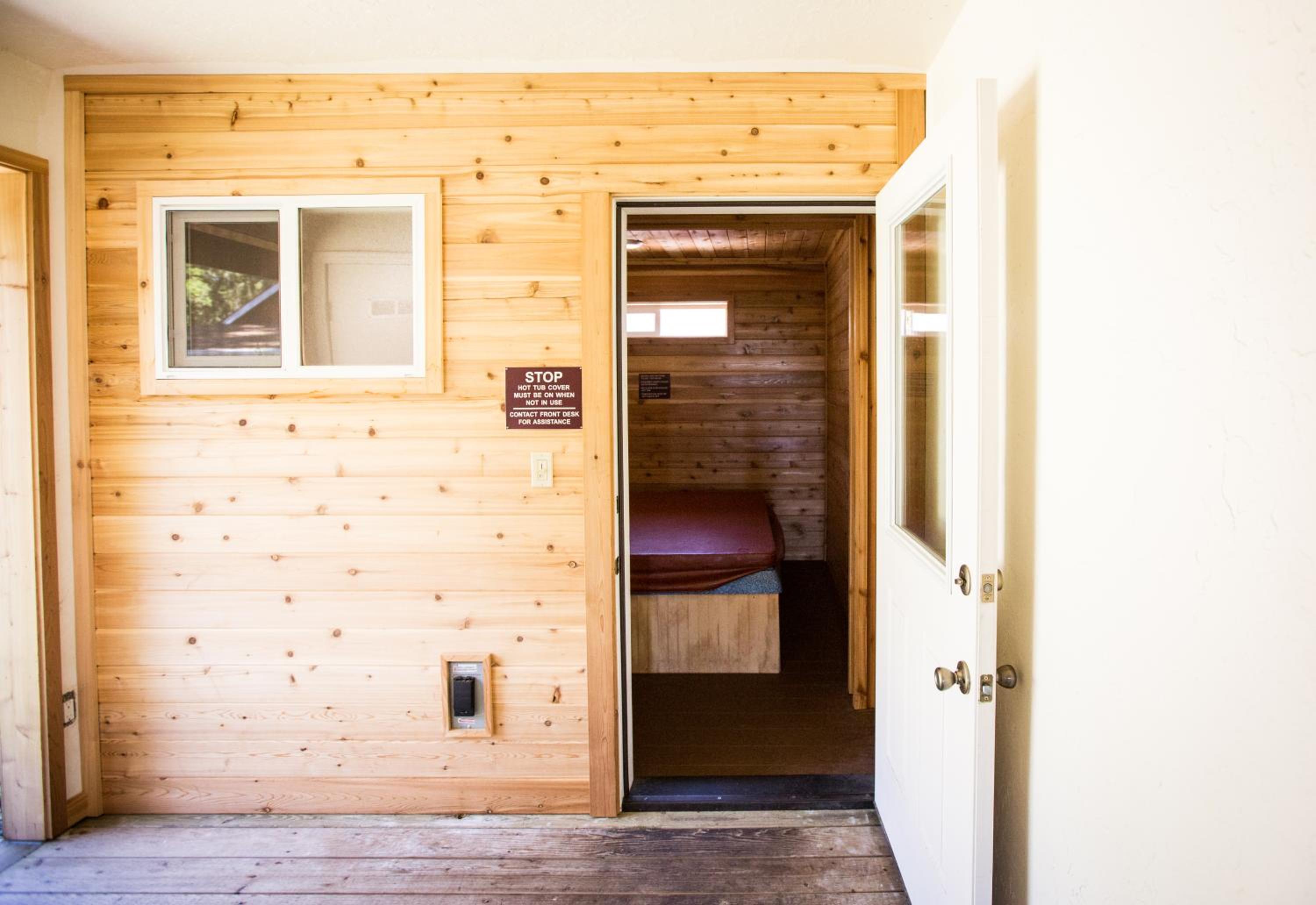 Deluxe One-Bedroom Cottage with Spa photo 3