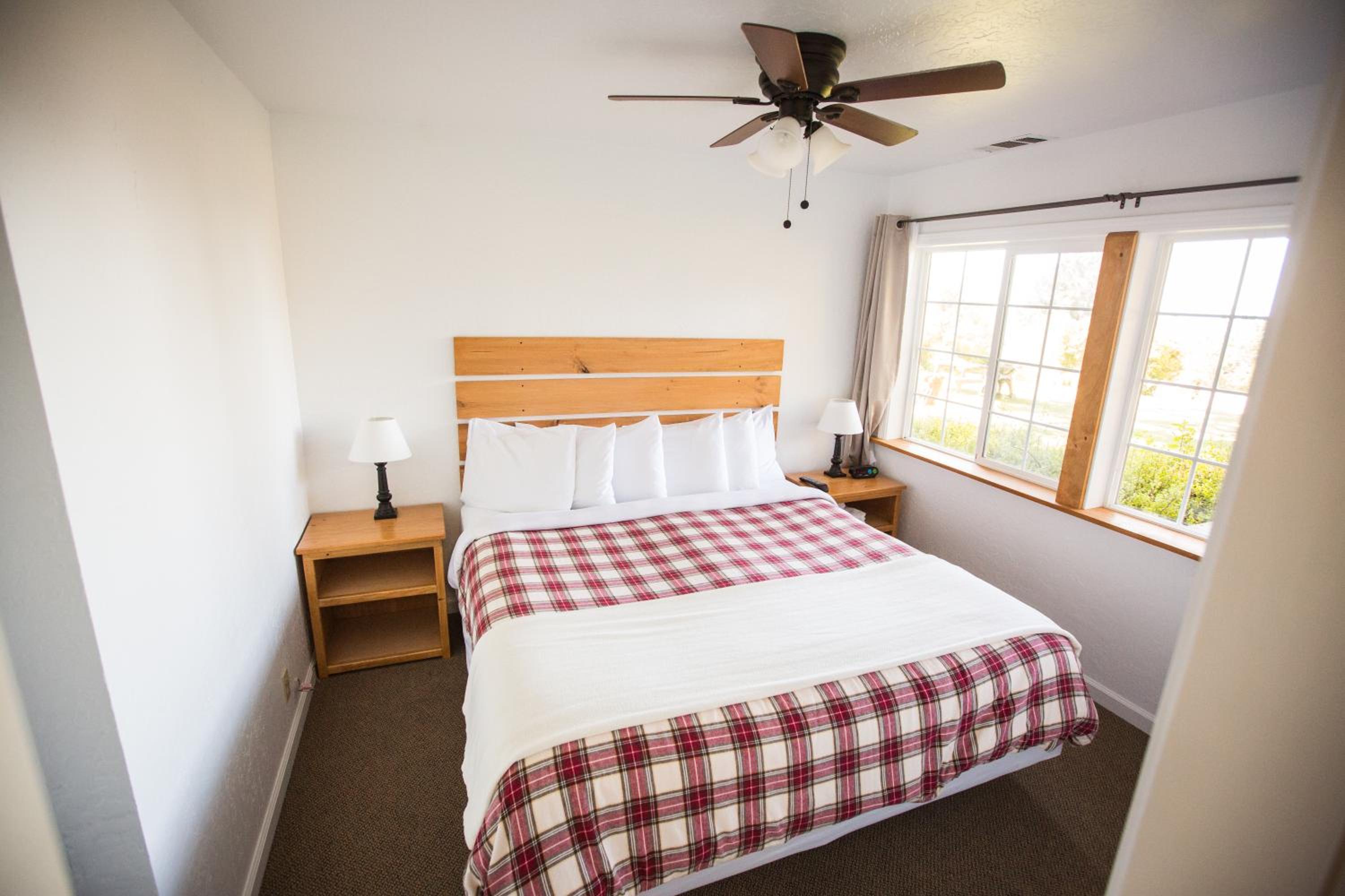 Deluxe Two Bedroom Cottage with Spa photo 1