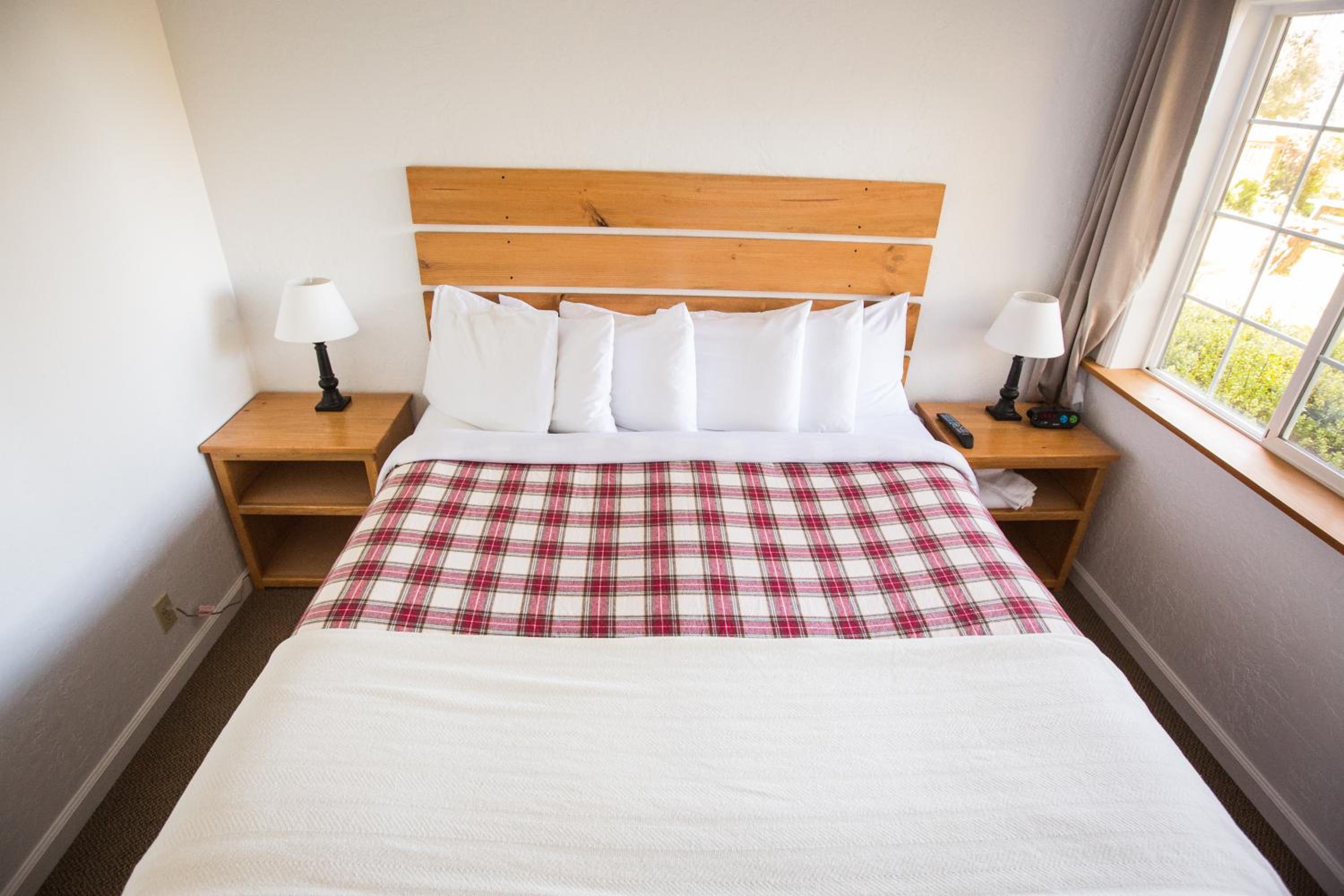 Deluxe One-Bedroom Cottage with Spa photo 1