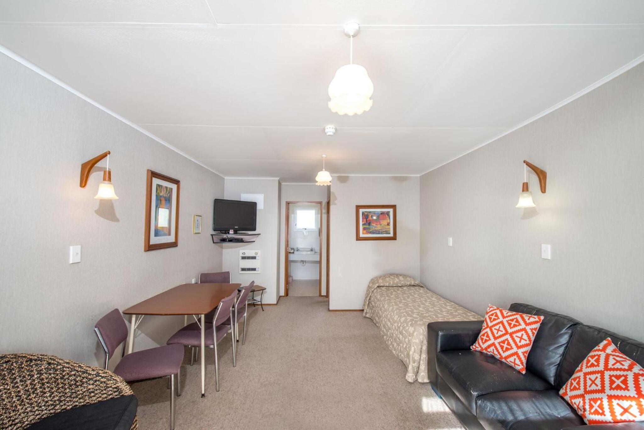 One-Bedroom Apartment photo 2