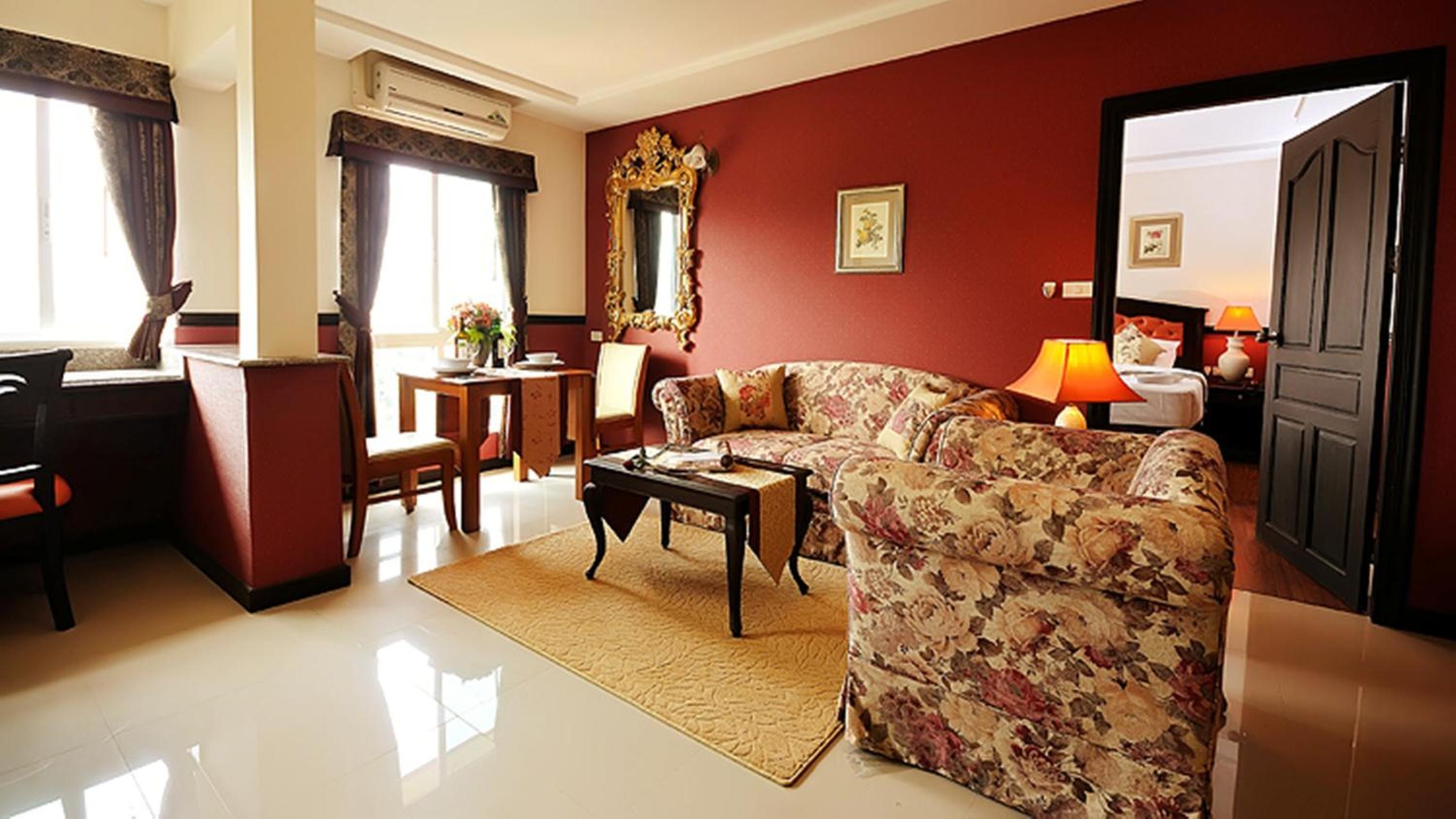 One-Bedroom Suite - Photo 6