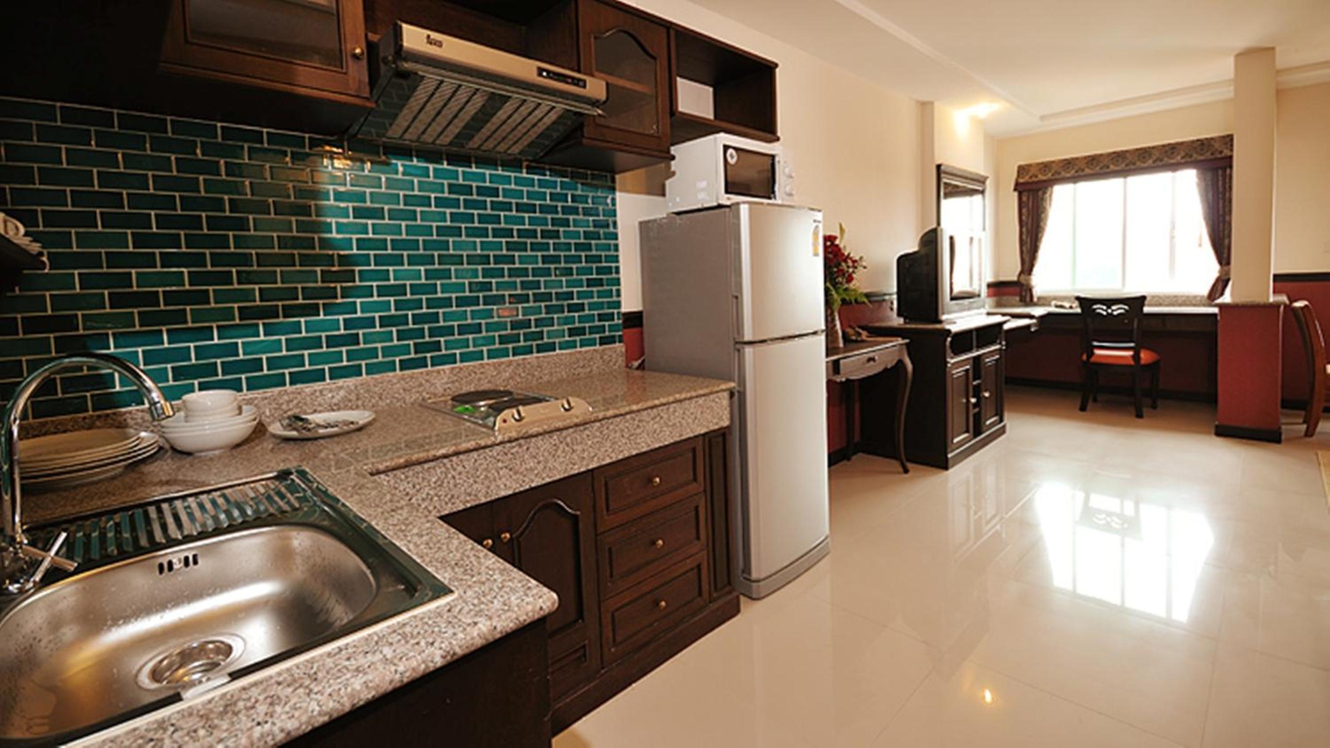 One-Bedroom Suite - Photo 4