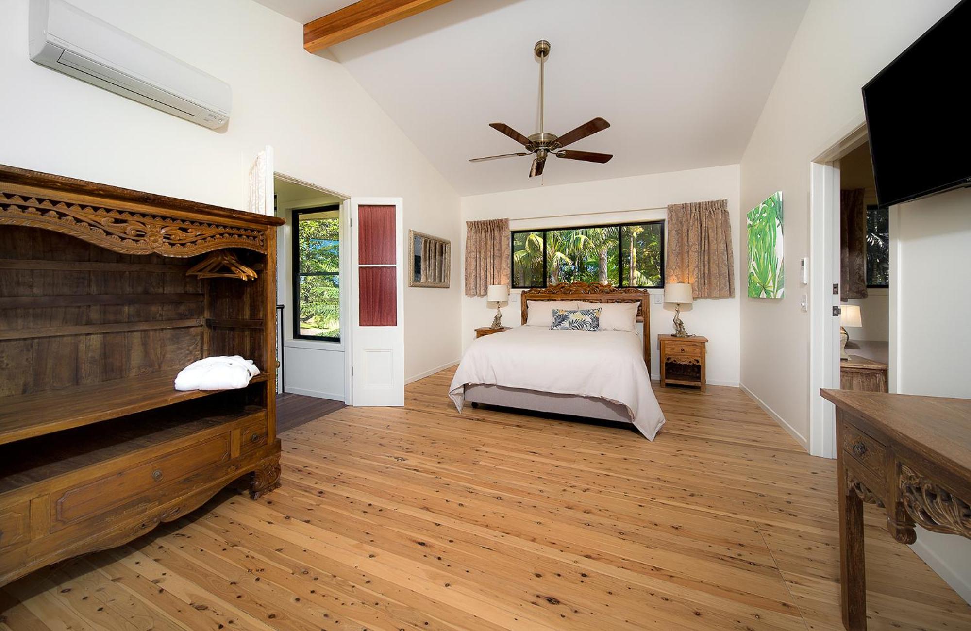 Deluxe Suite with Garden, Mountain and Sea Views - 3- Optional Extra Room photo 1