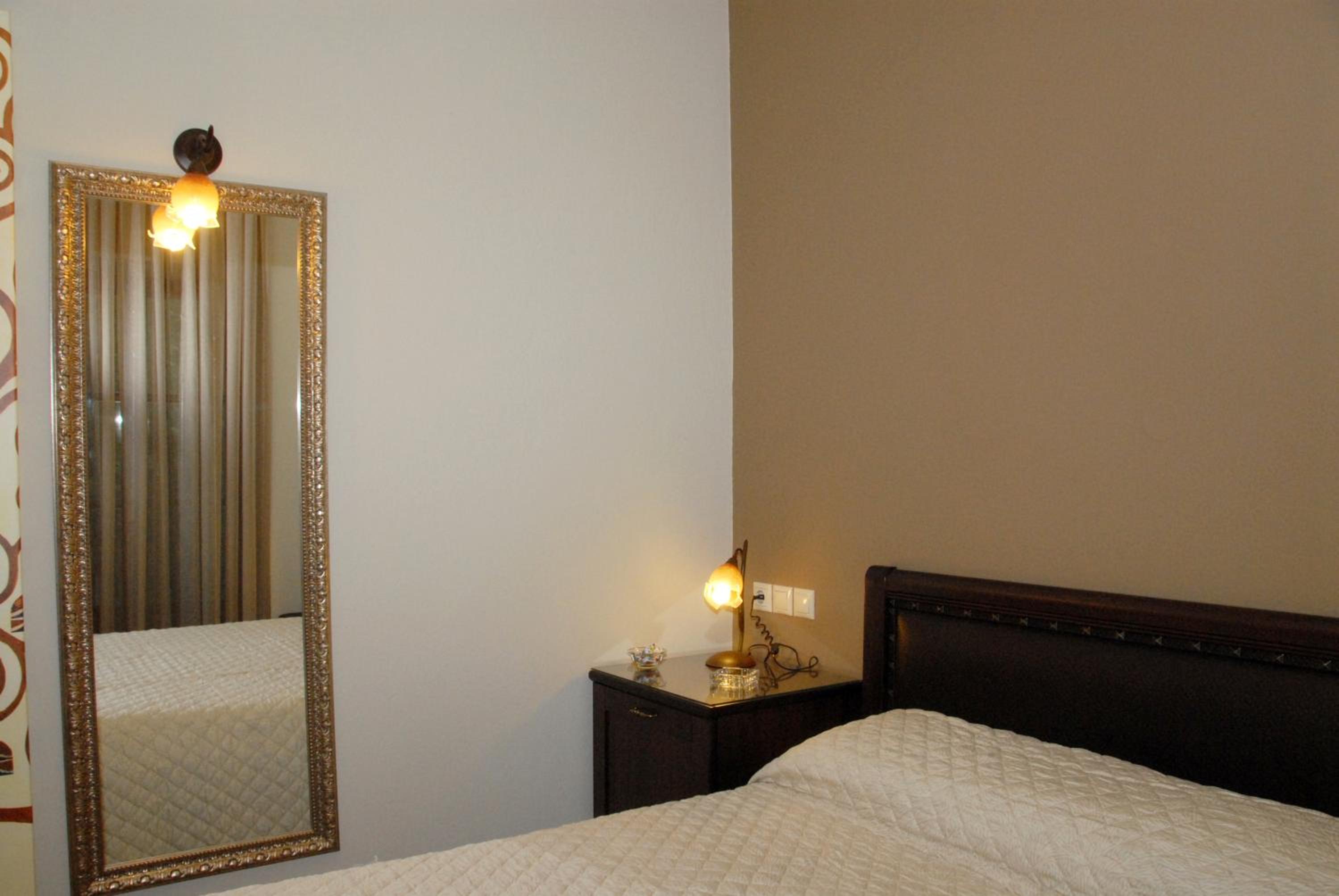 Family Room (3 Adults) - Photo 2